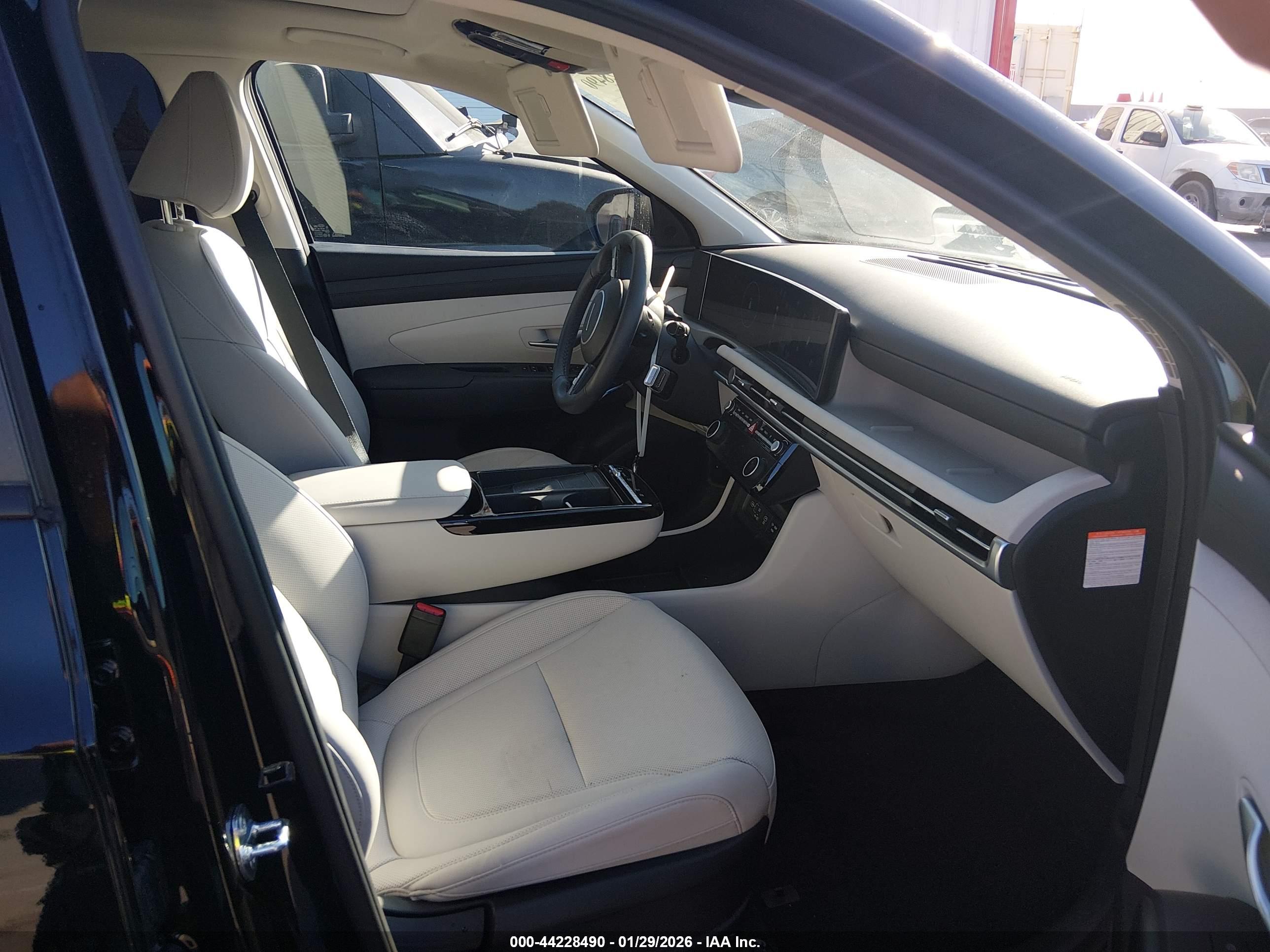 HYUNDAI TUCSON image 5