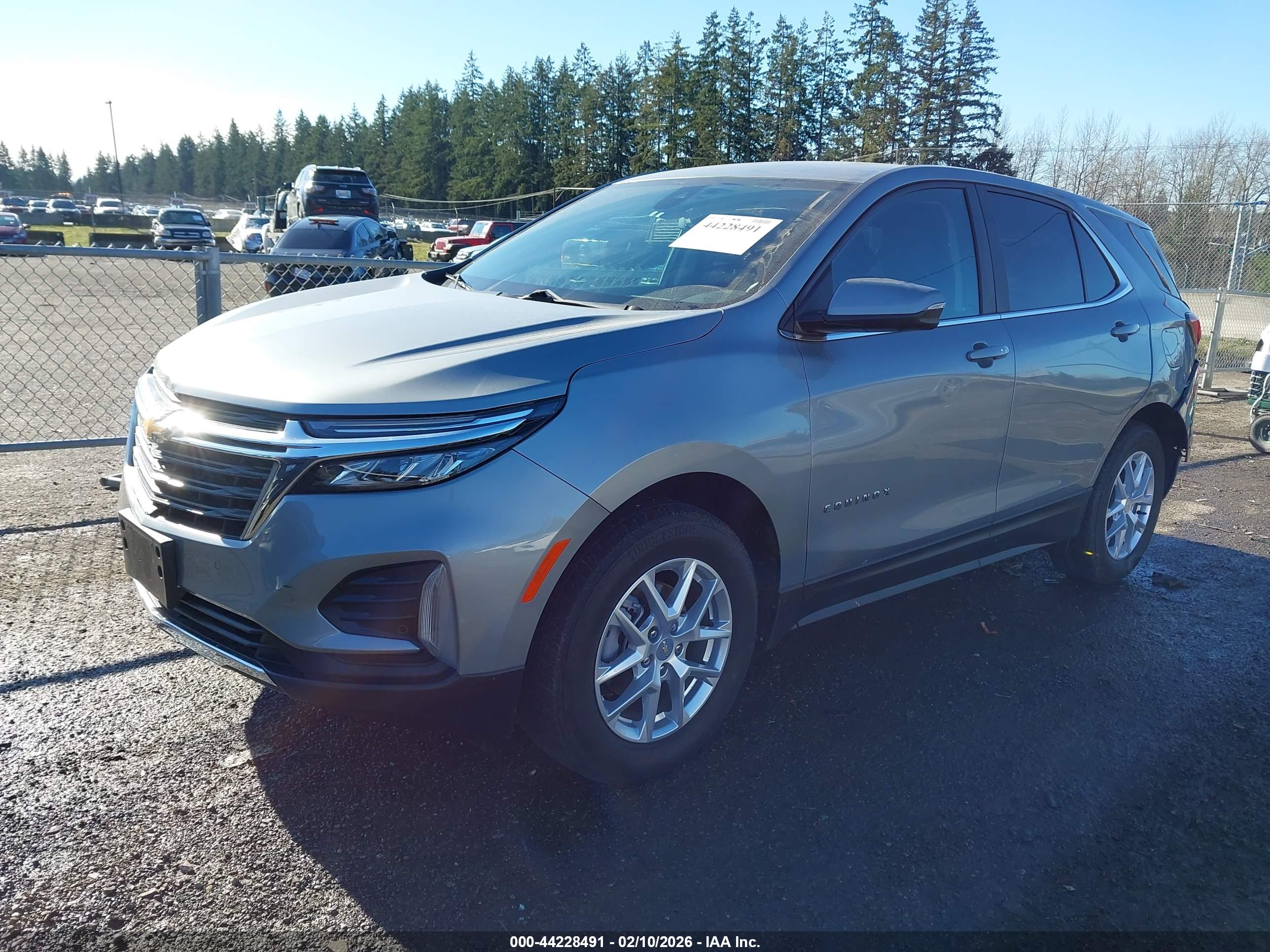 CHEVROLET EQUINOX image 2