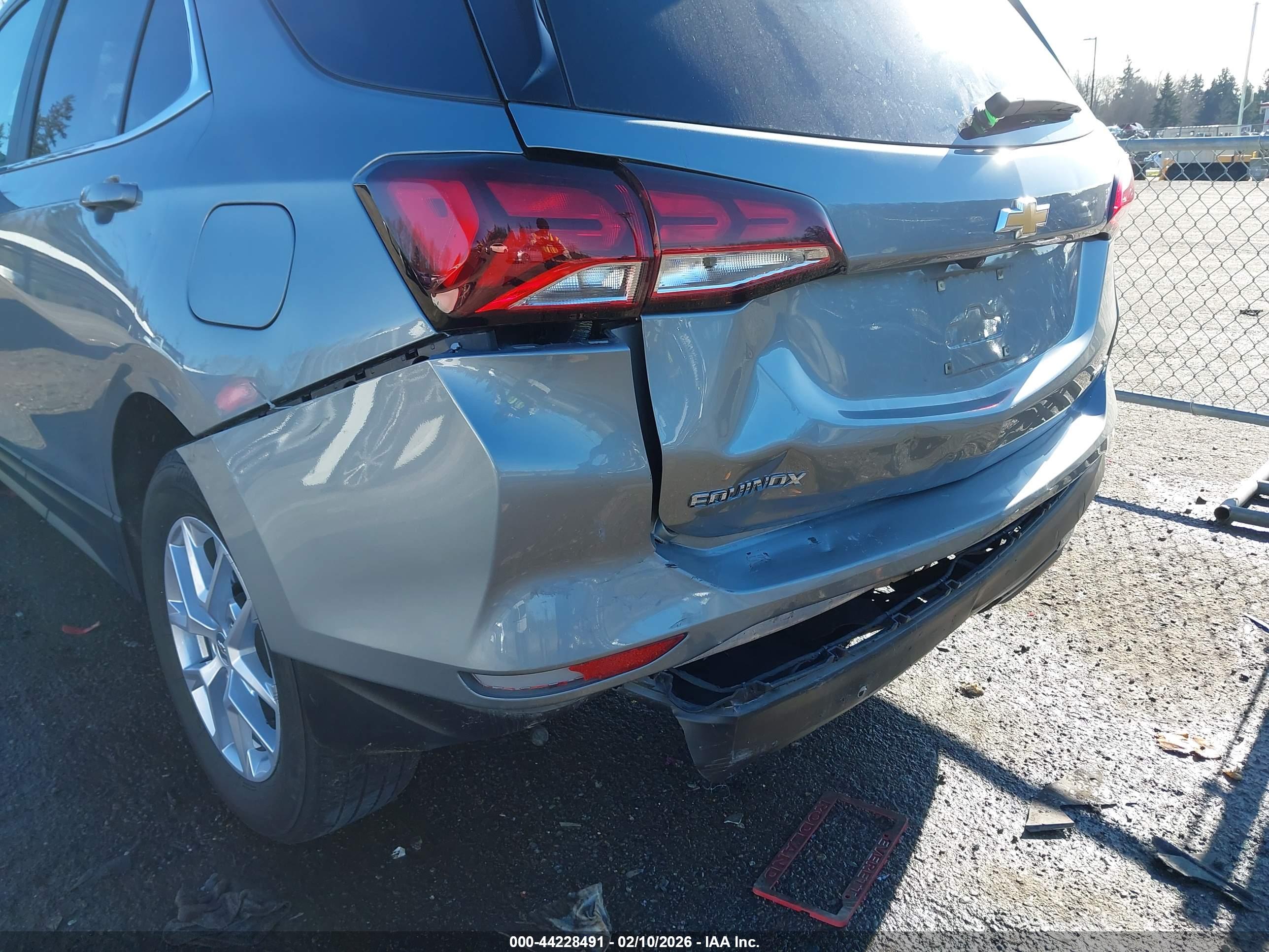 CHEVROLET EQUINOX image 6