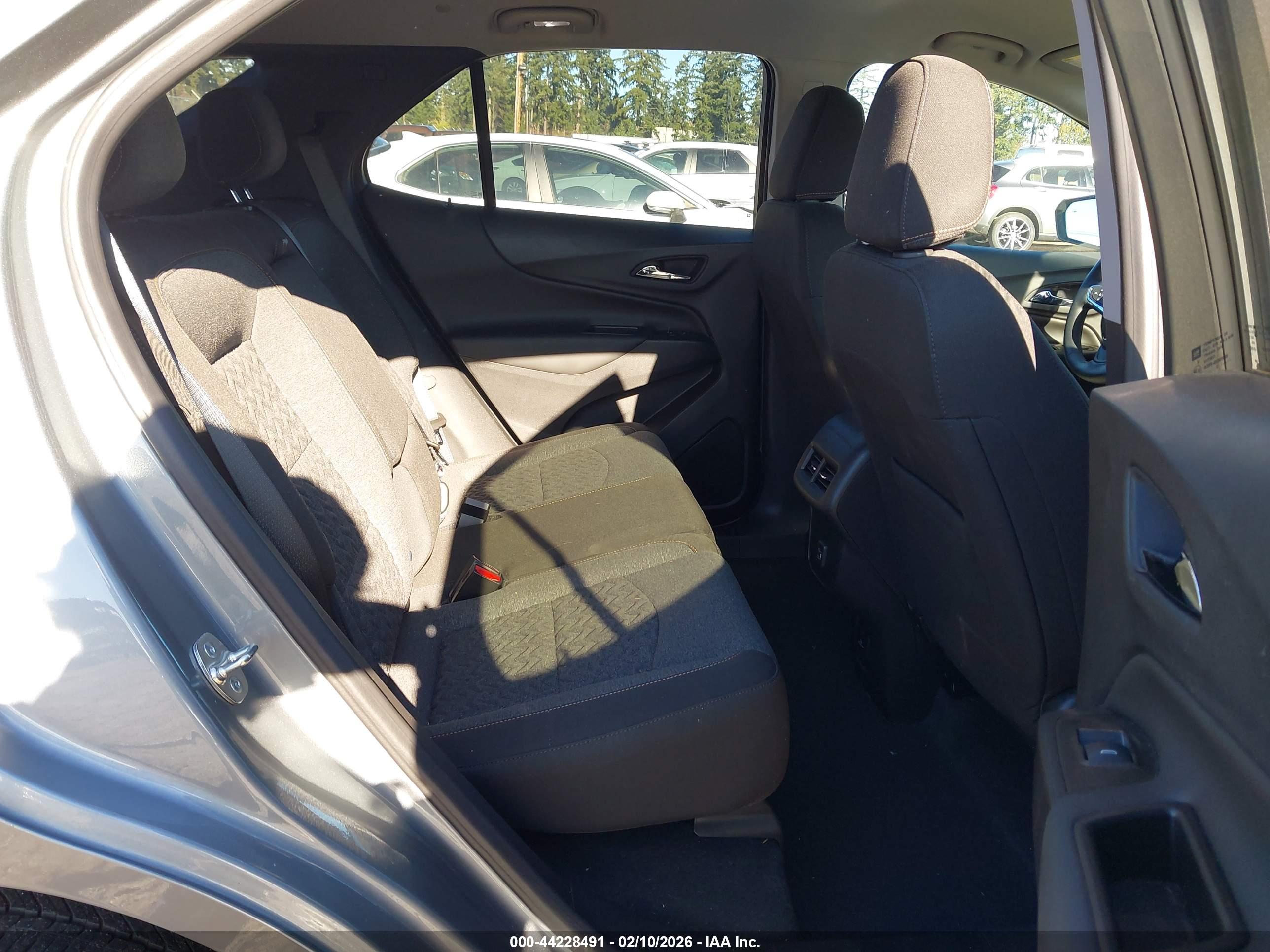 CHEVROLET EQUINOX image 8