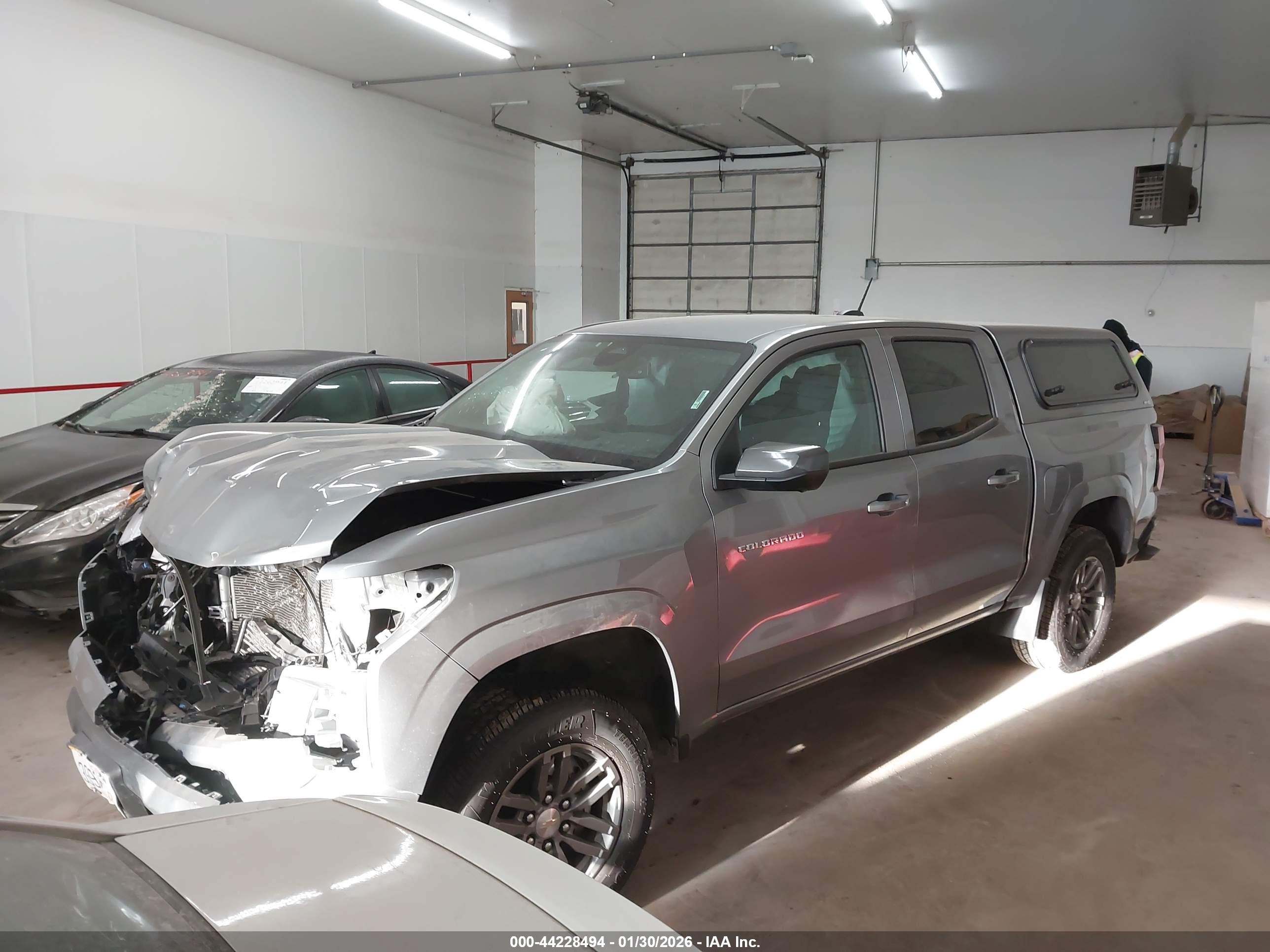 CHEVROLET COLORADO image 2