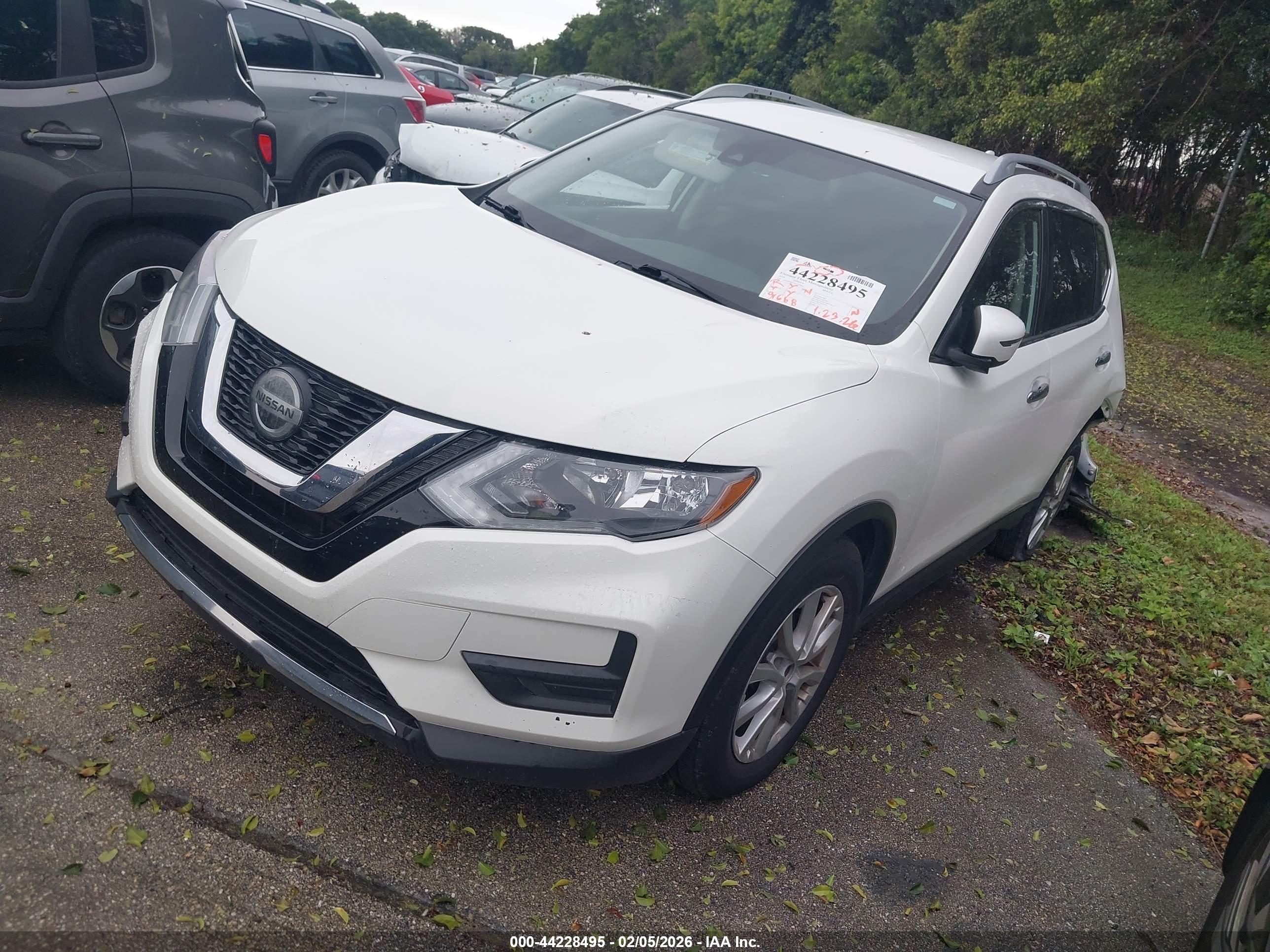 NISSAN ROGUE image 2