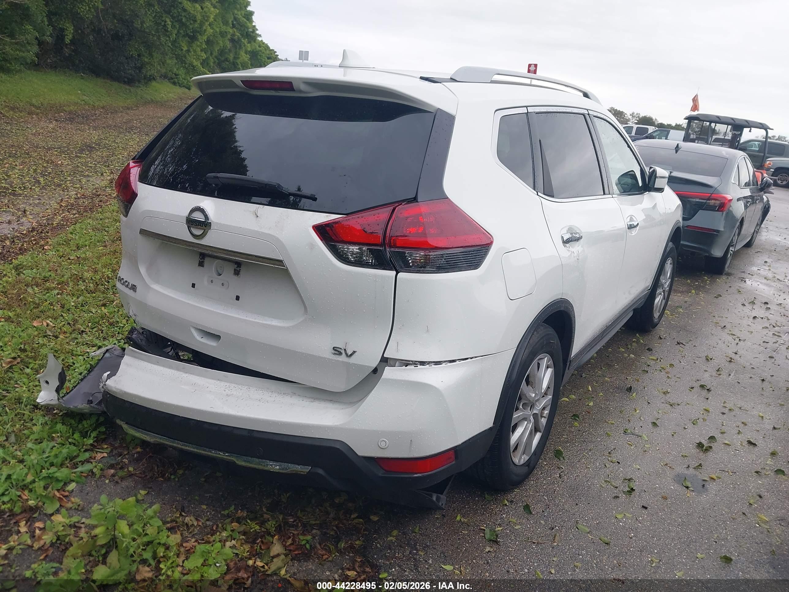 NISSAN ROGUE image 4