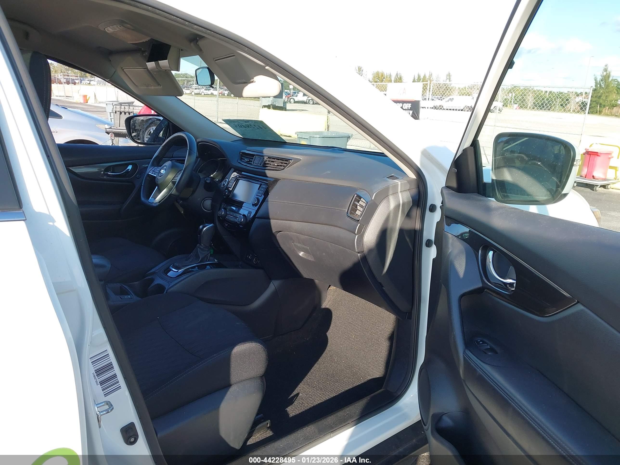 NISSAN ROGUE image 5