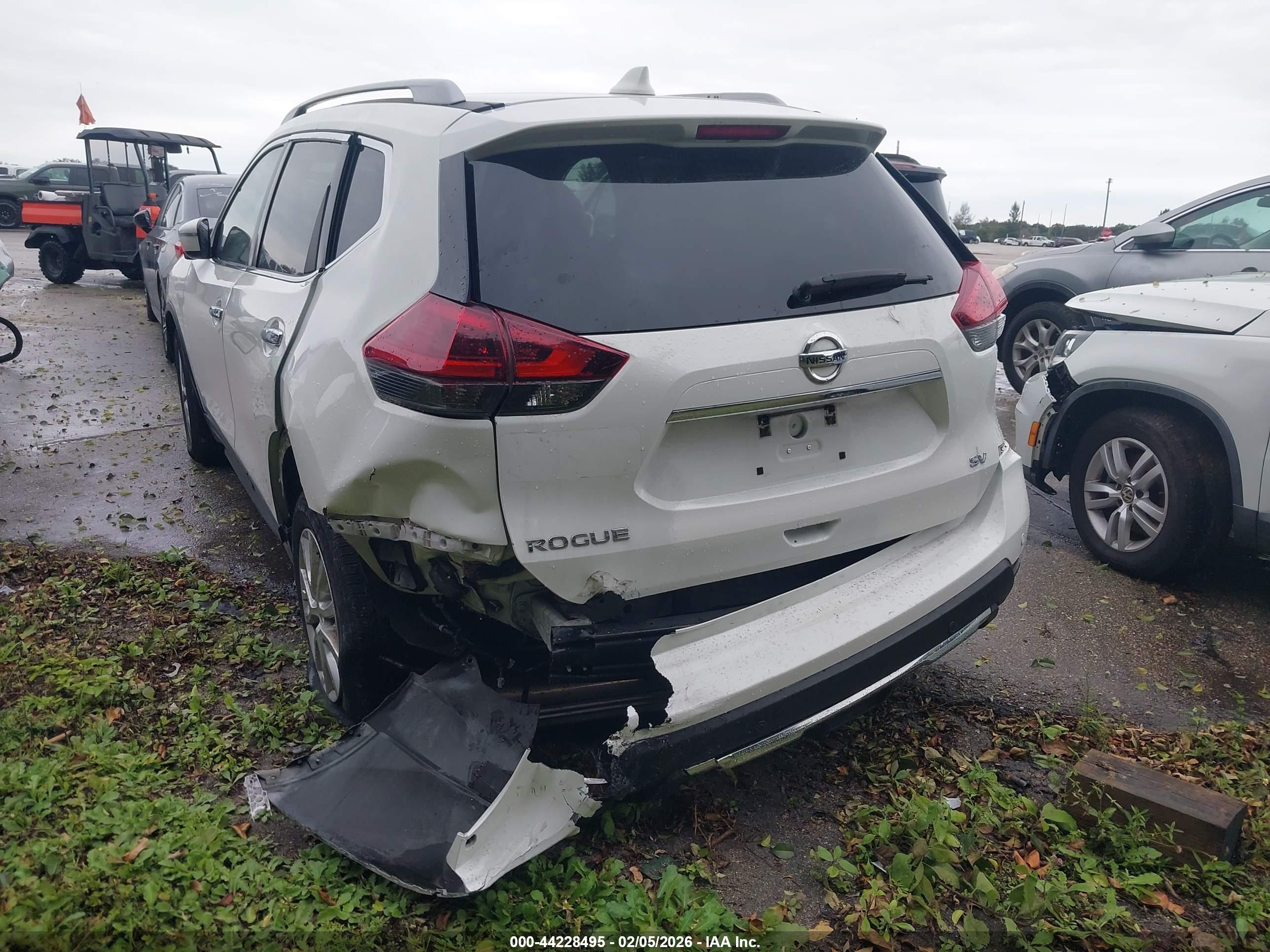 NISSAN ROGUE image 6