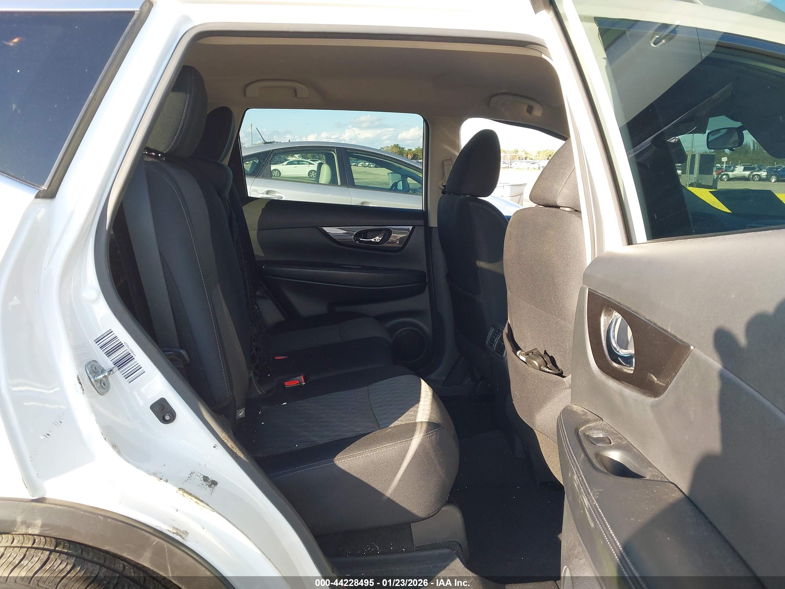 NISSAN ROGUE image 8