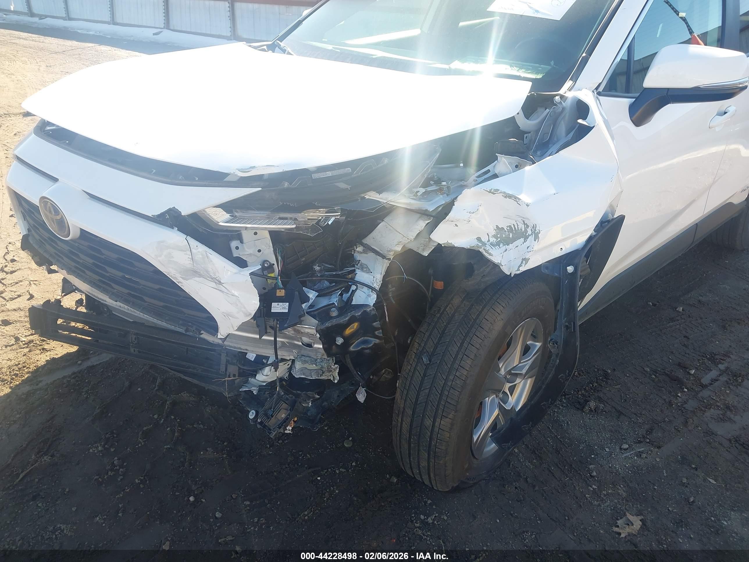 TOYOTA RAV4 image 6