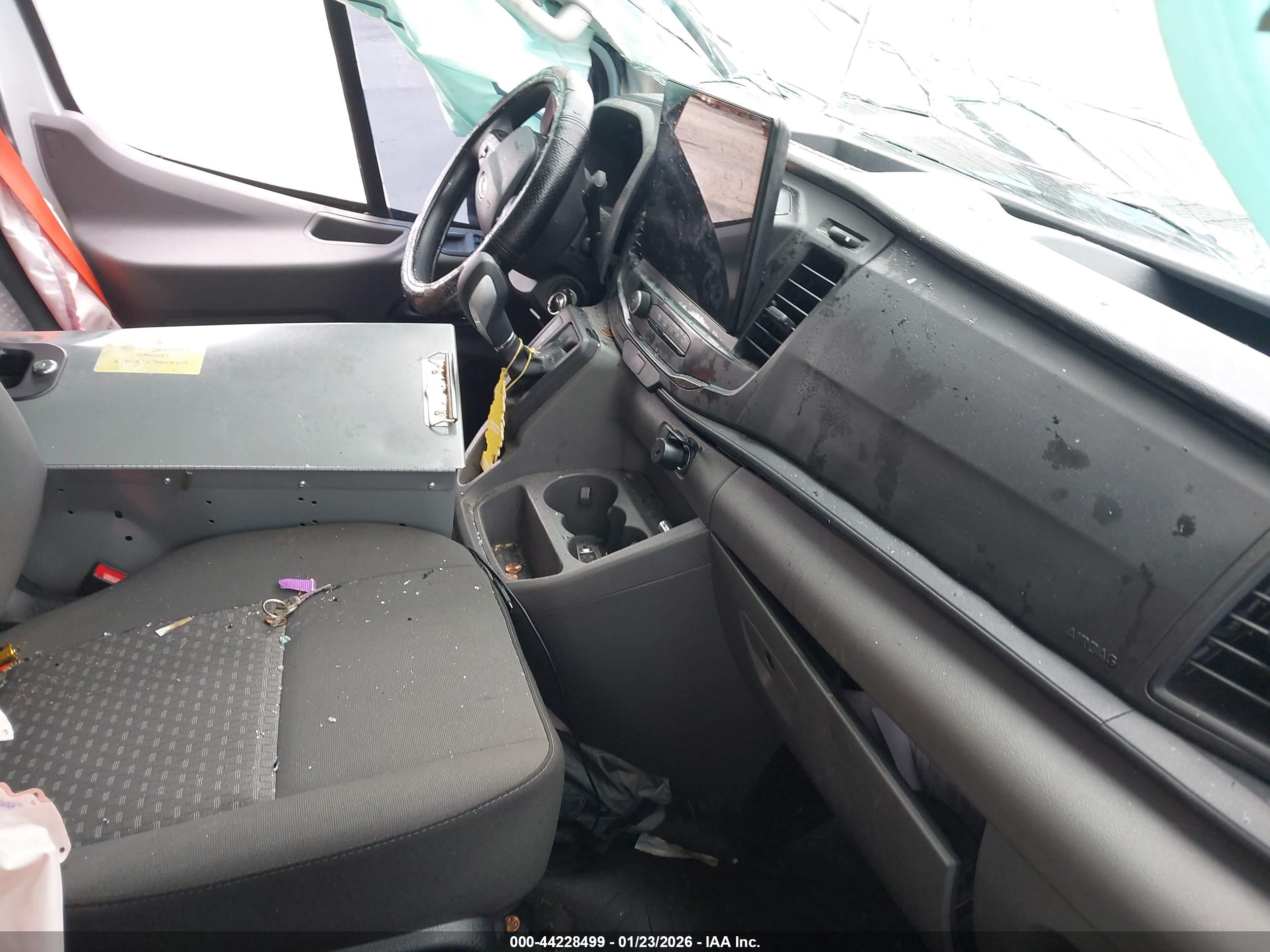 FORD TRANSIT-150 image 5