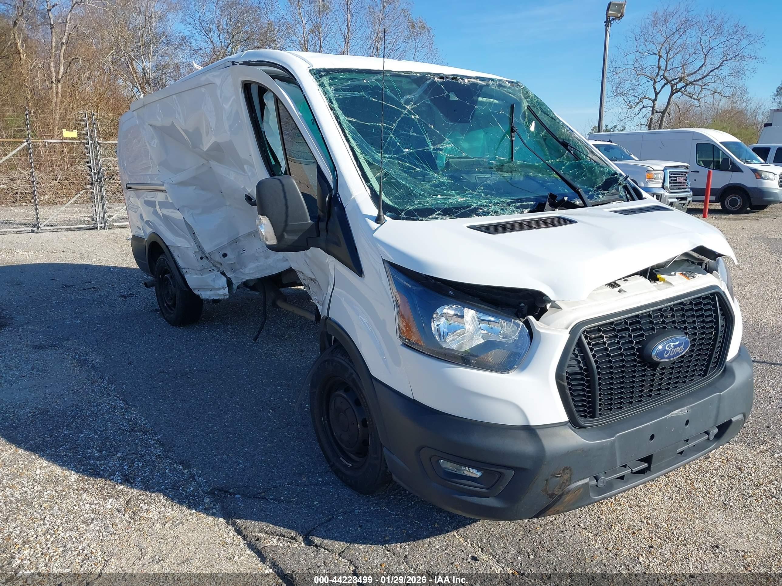 FORD TRANSIT-150 image 6