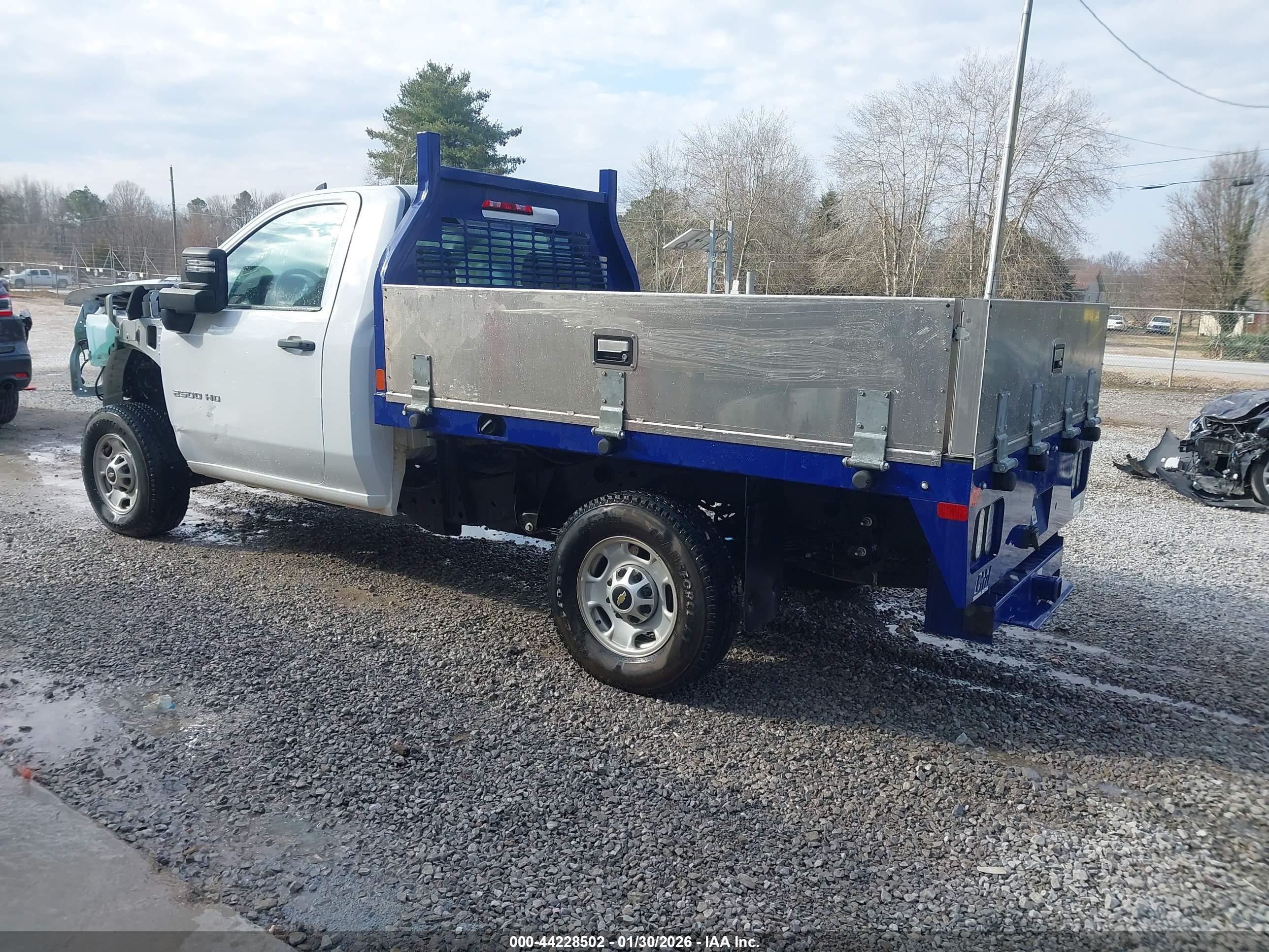 CHEVROLET SILVERADO image 3