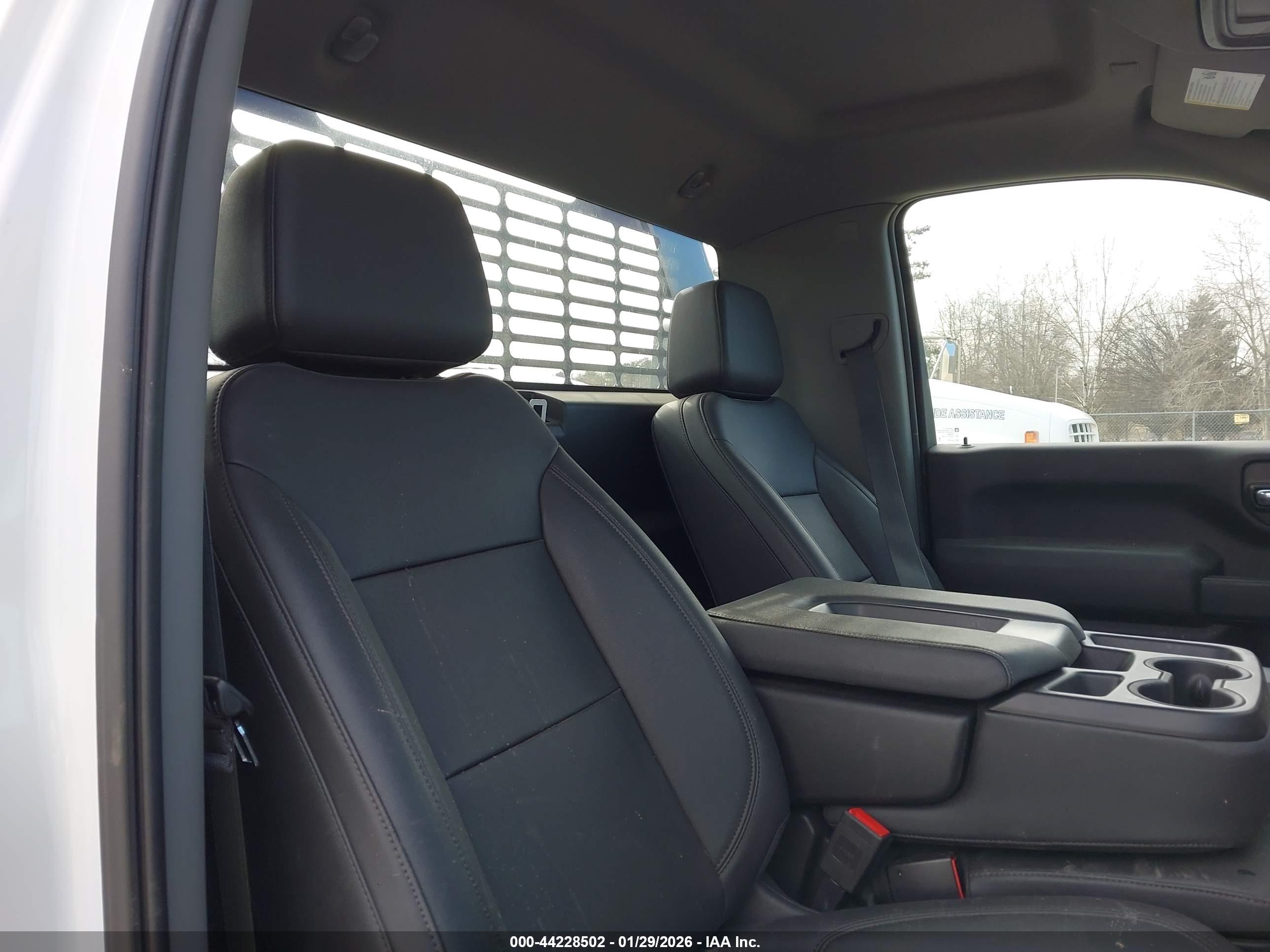 CHEVROLET SILVERADO image 8