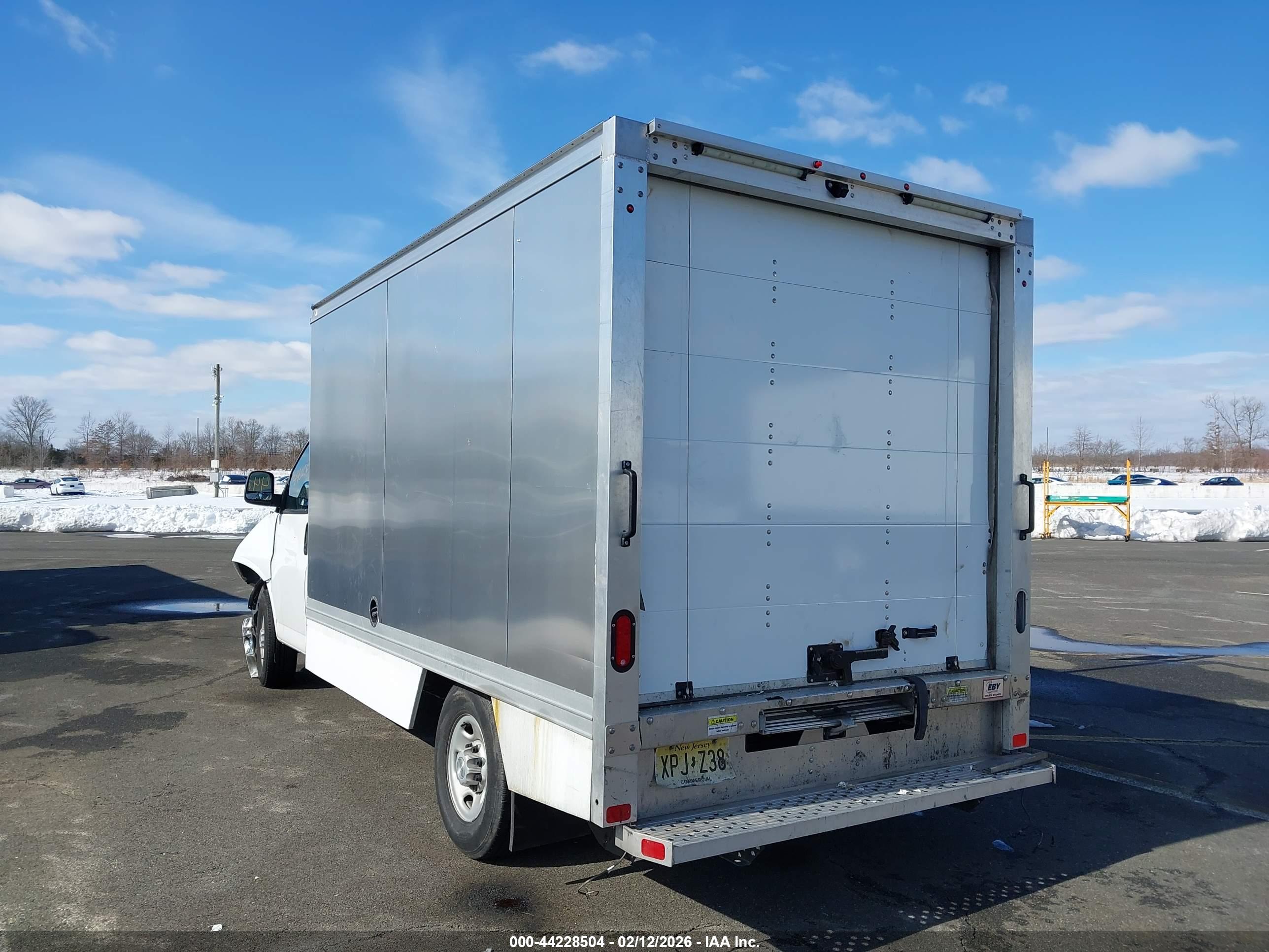 CHEVROLET EXPRESS image 3