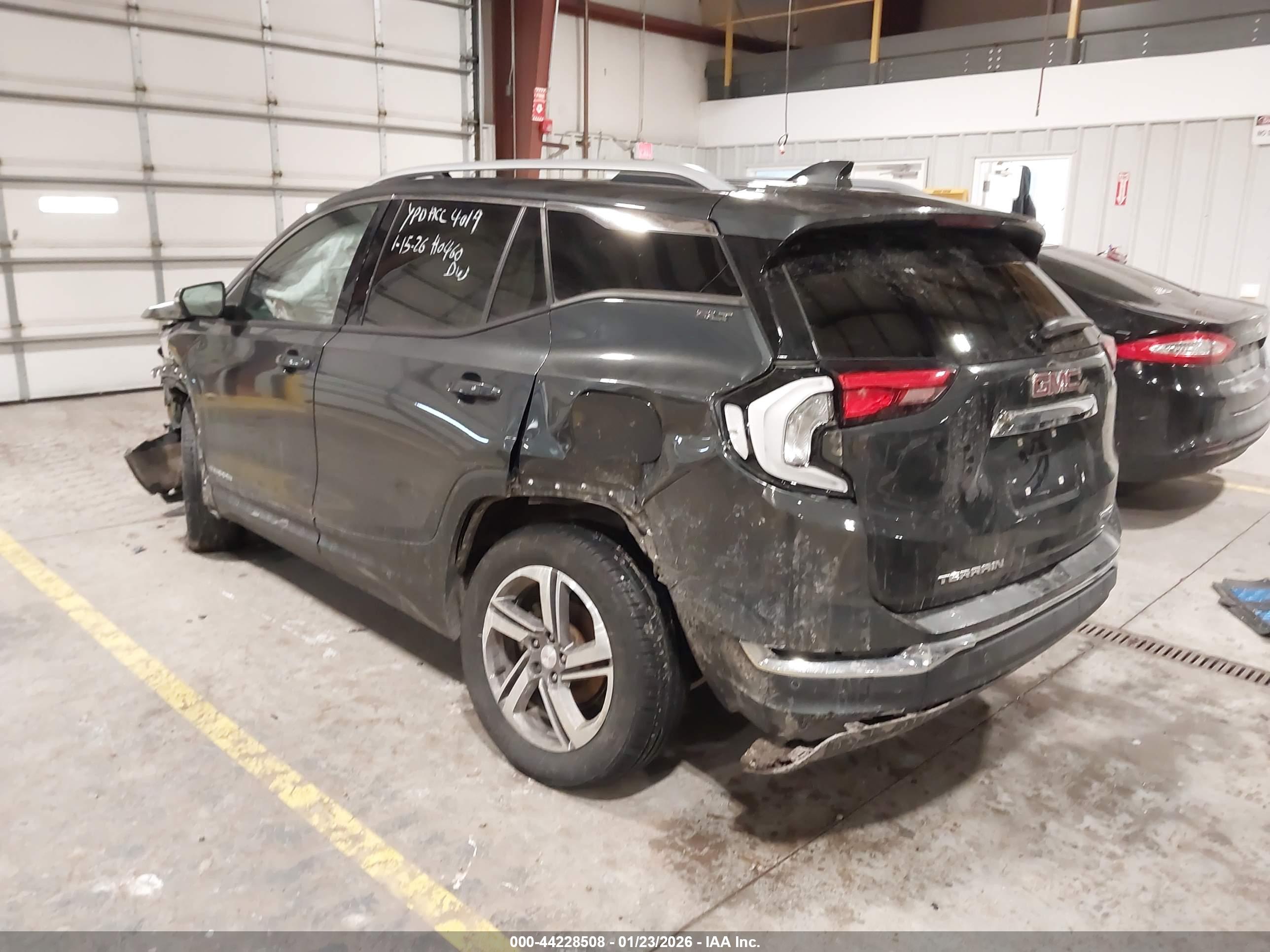GMC TERRAIN image 3