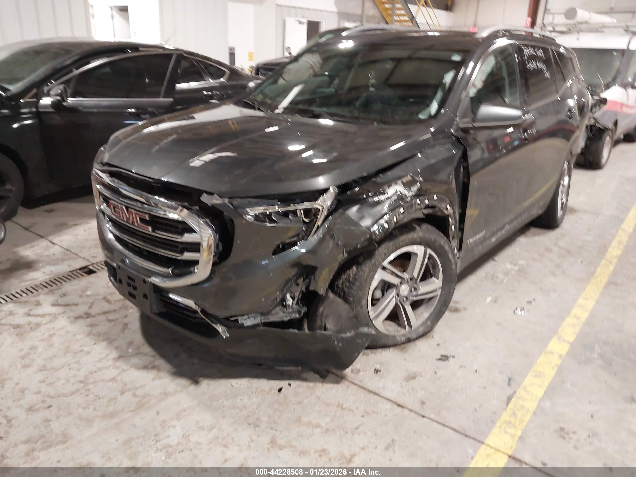 GMC TERRAIN image 6