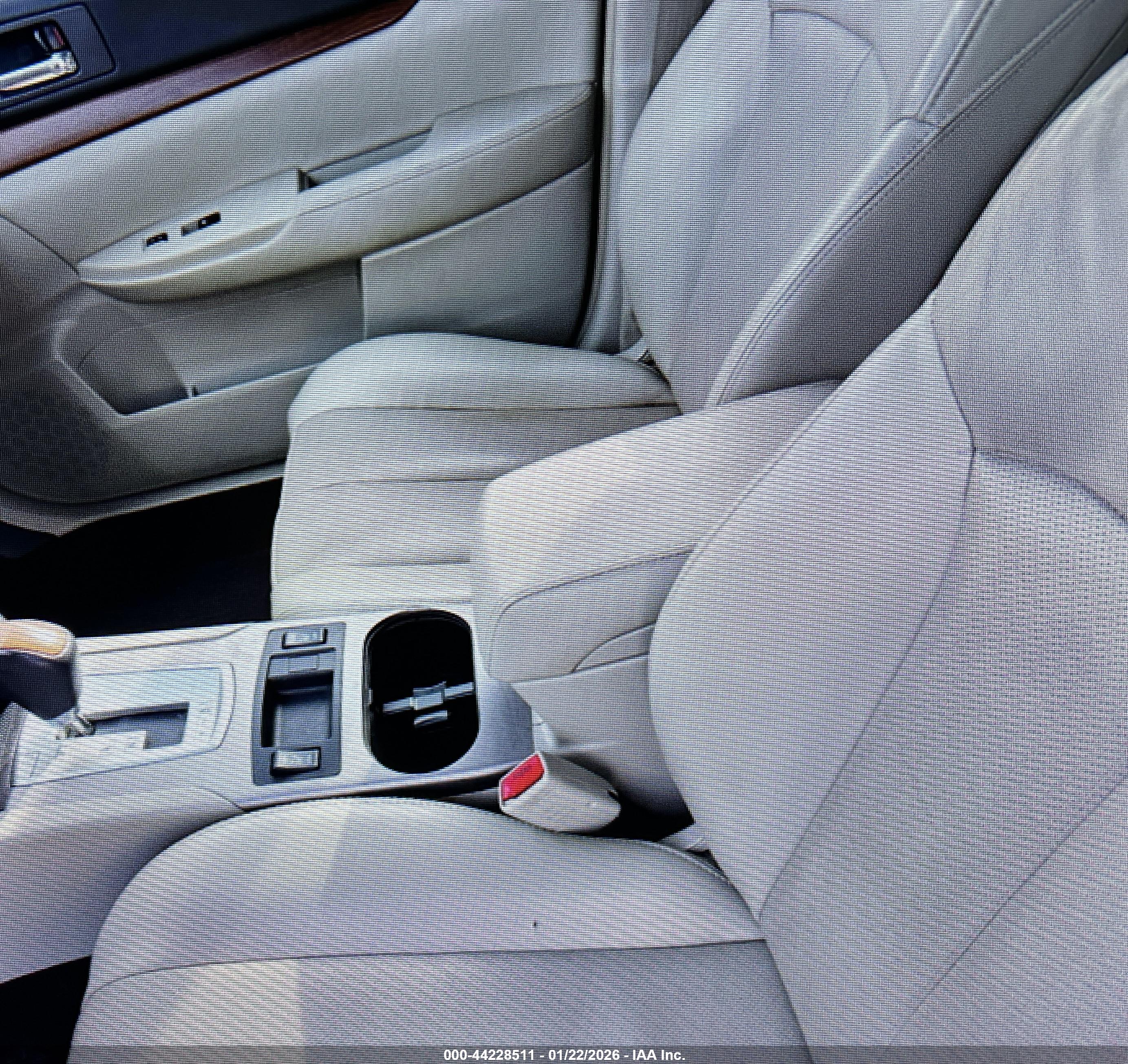 SUBARU OUTBACK image 5