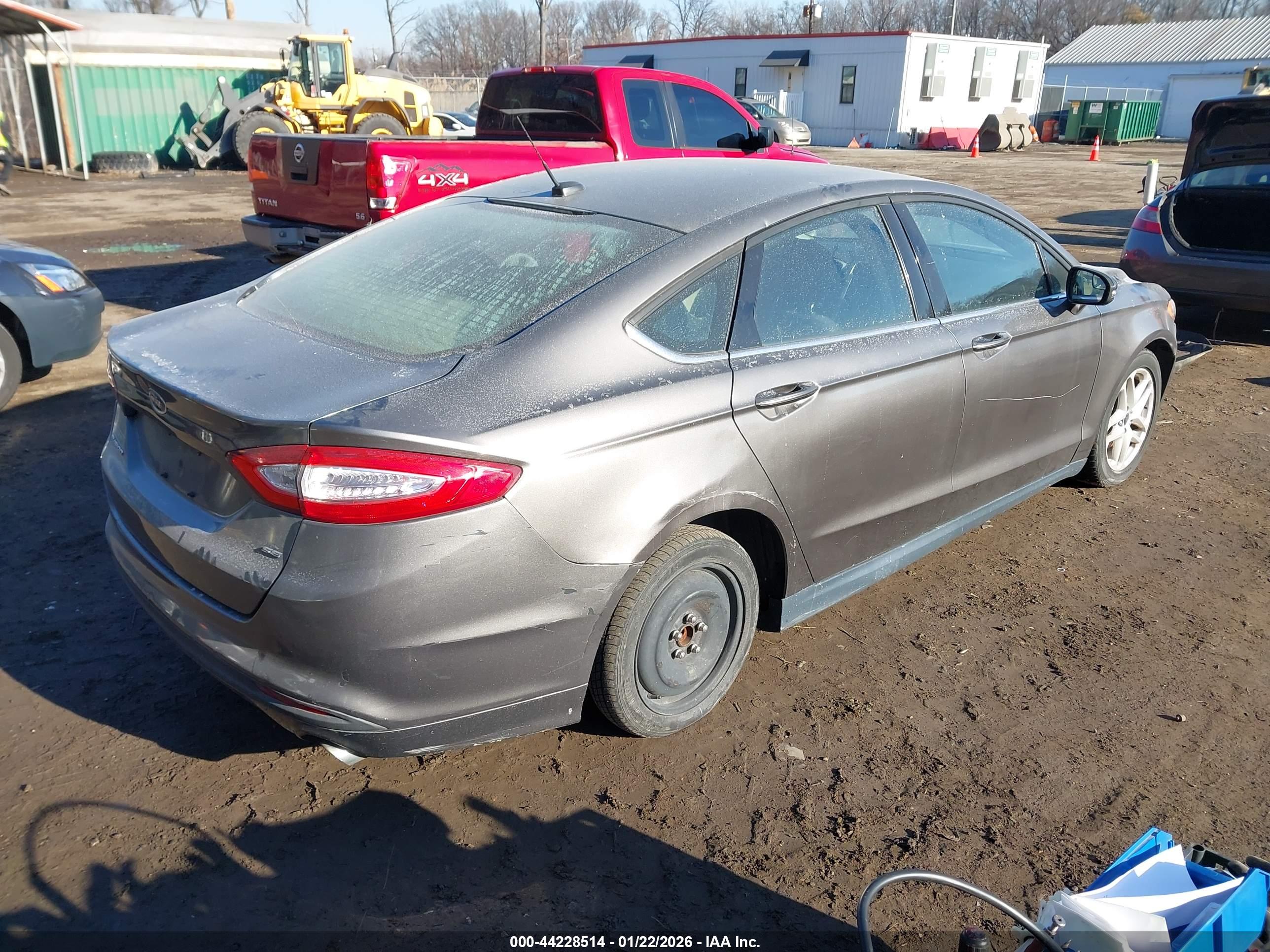FORD FUSION image 4