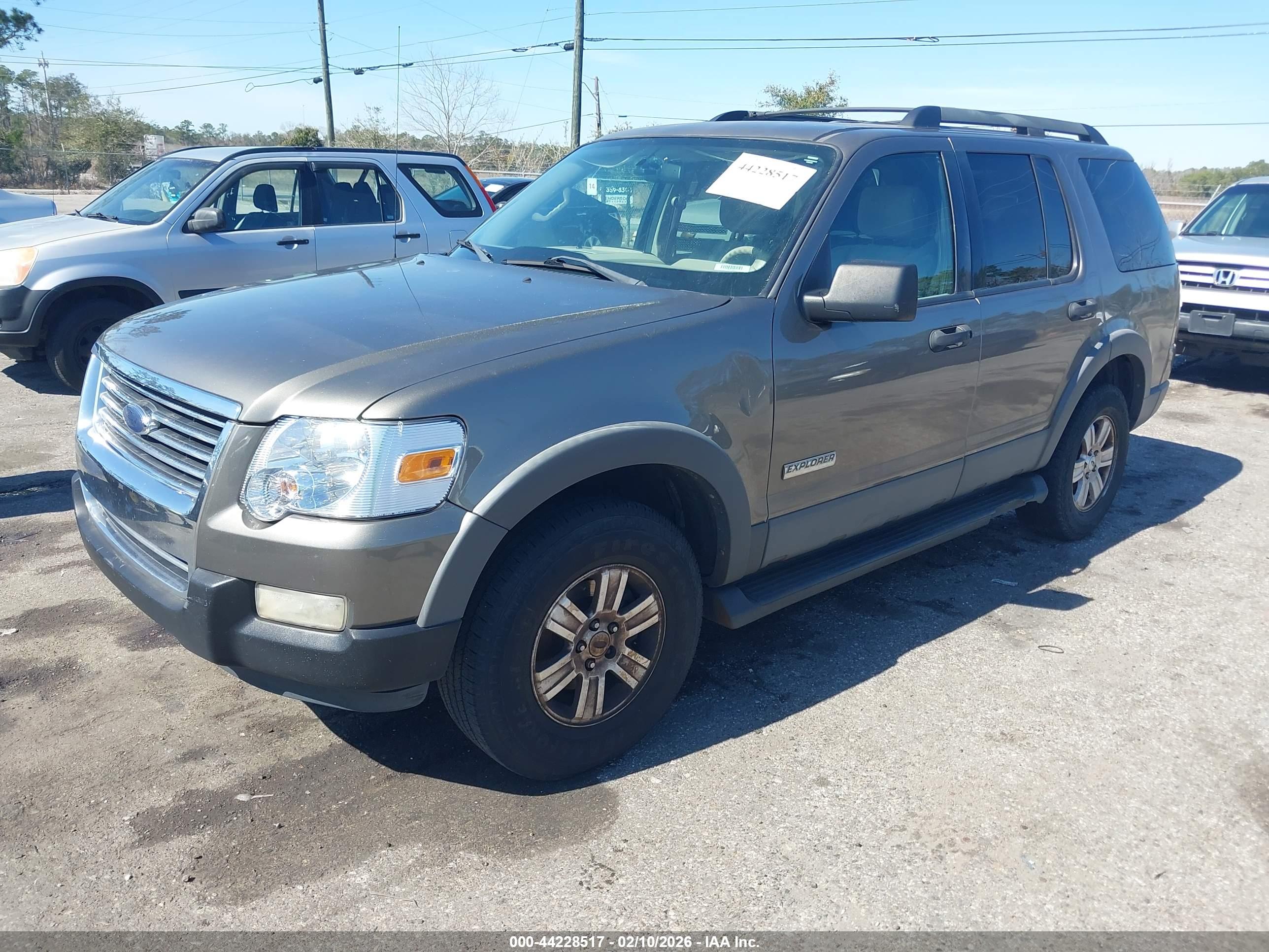 FORD EXPLORER image 2