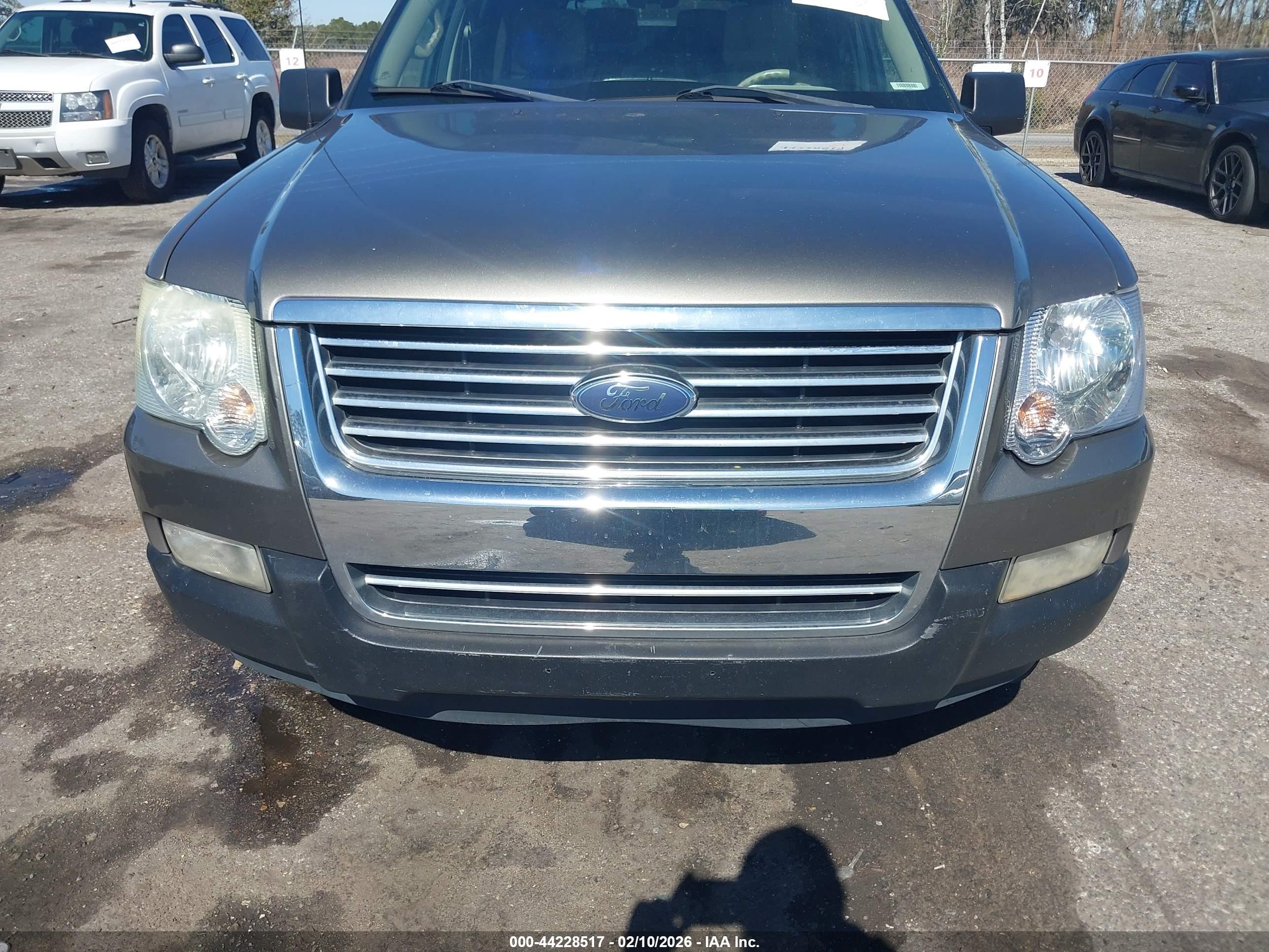 FORD EXPLORER image 6