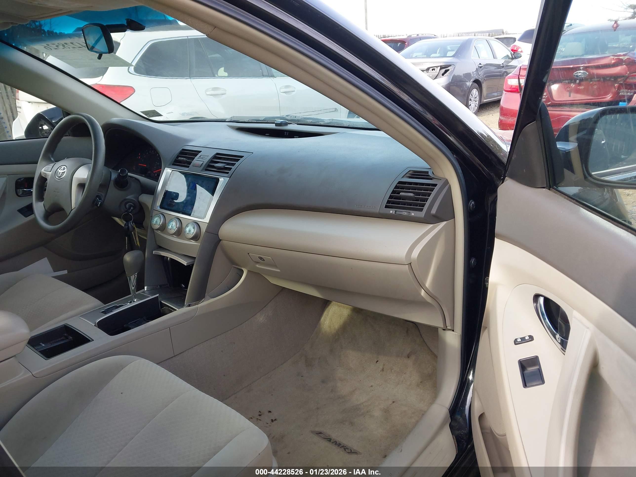 TOYOTA CAMRY image 5