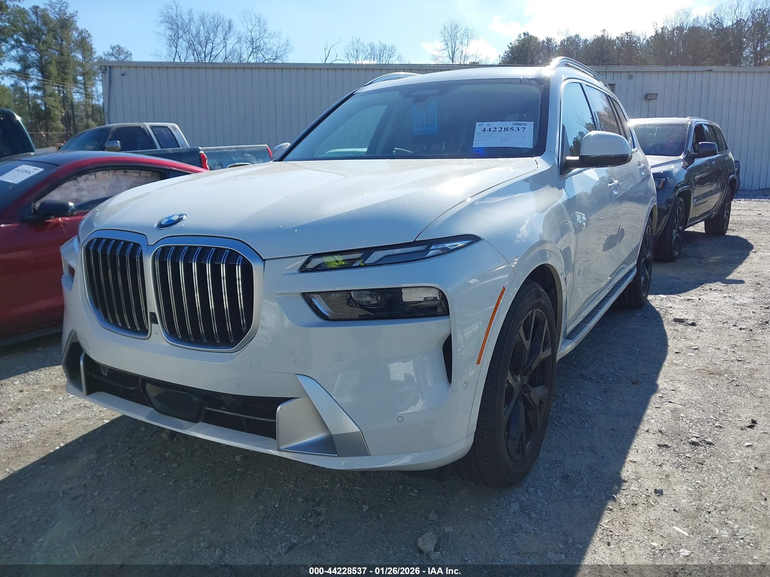 BMW X7 image 2