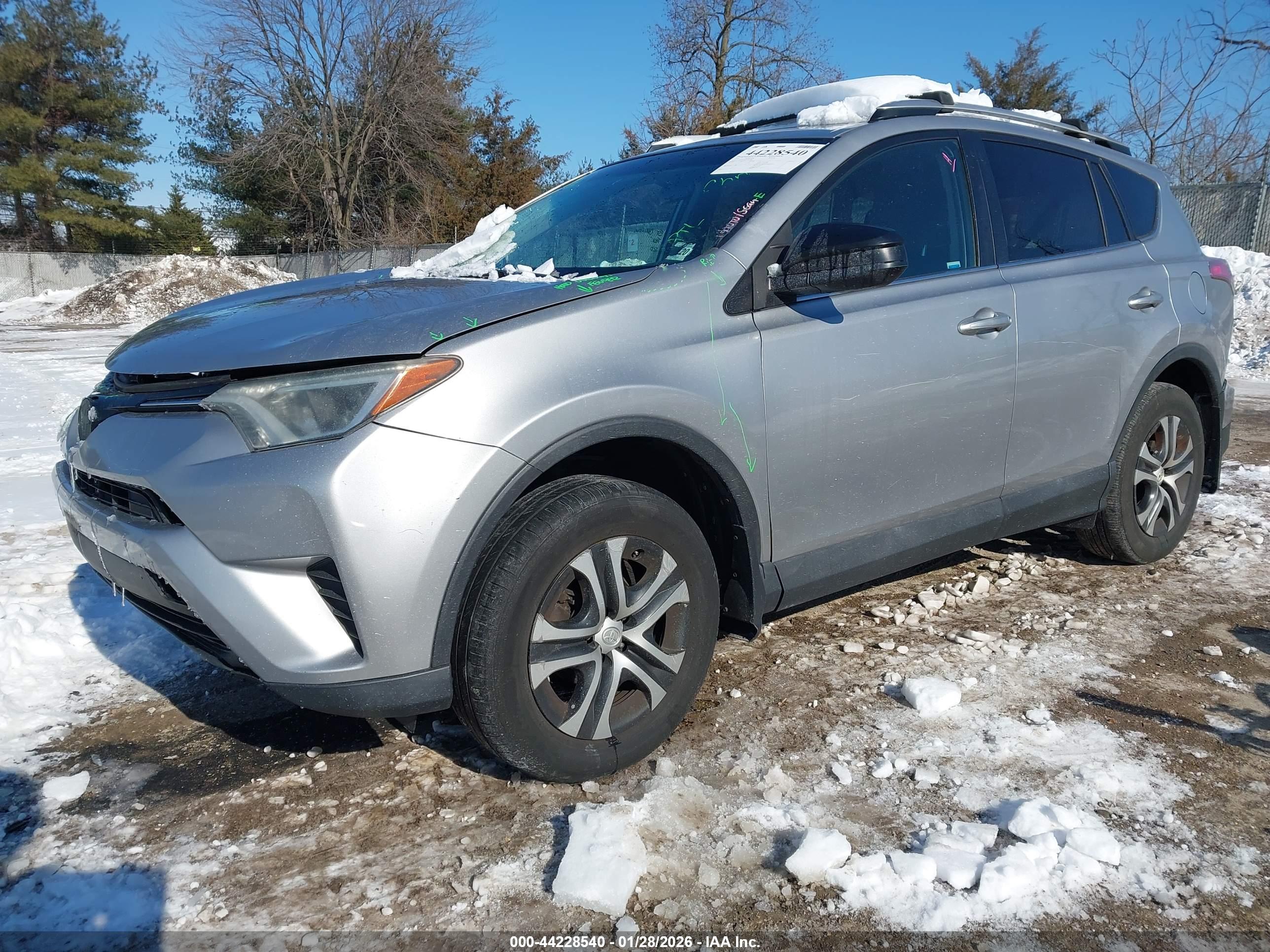 TOYOTA RAV4 image 2