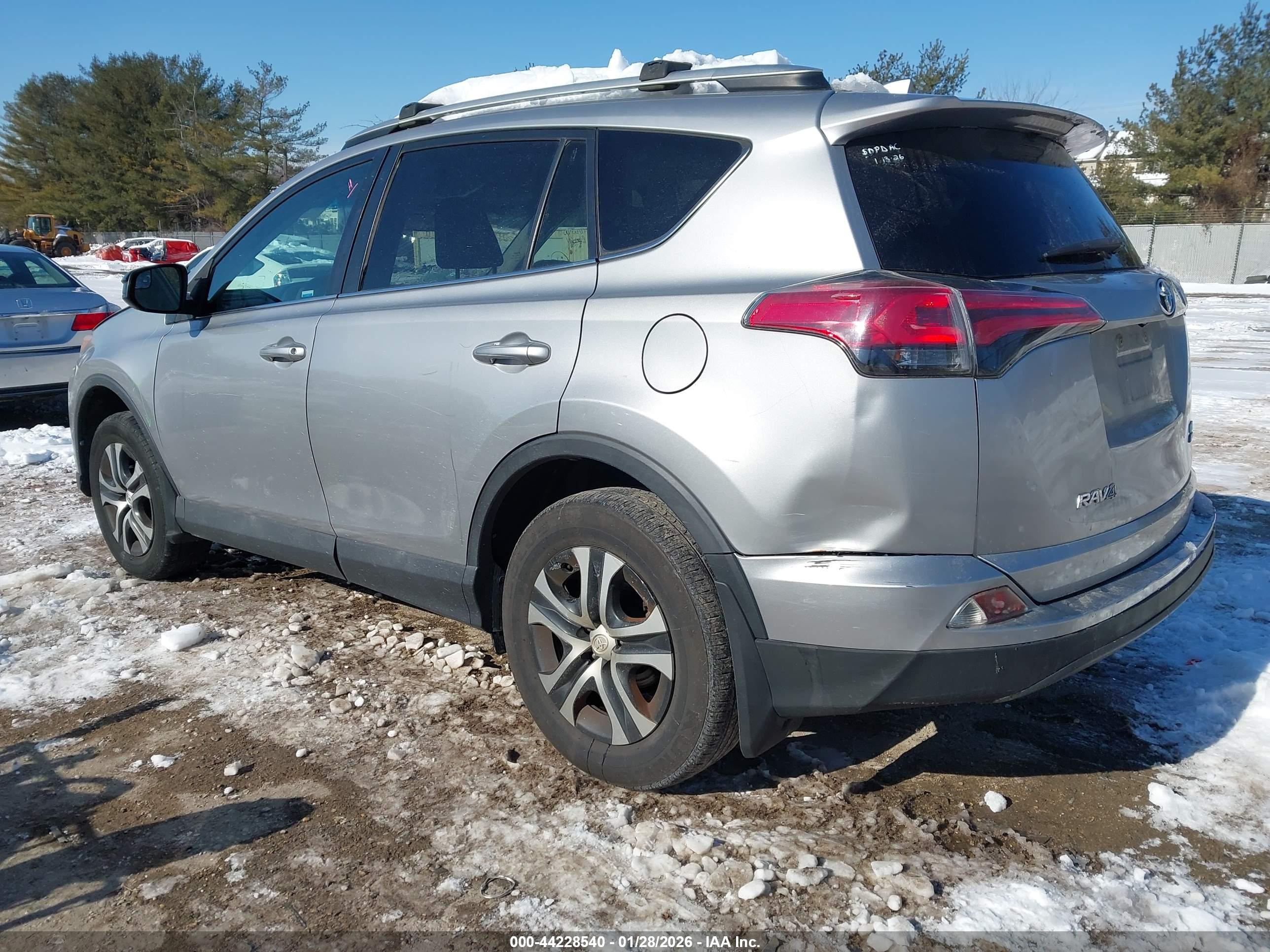 TOYOTA RAV4 image 3