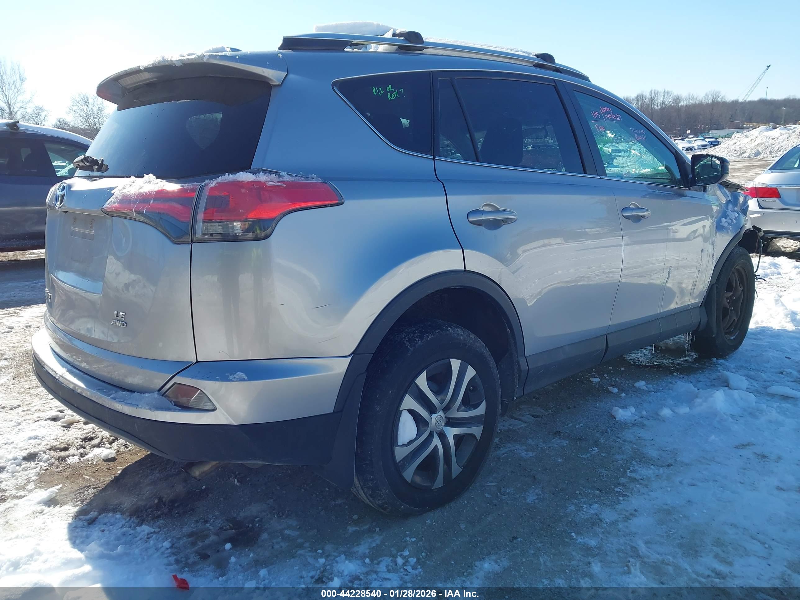 TOYOTA RAV4 image 4