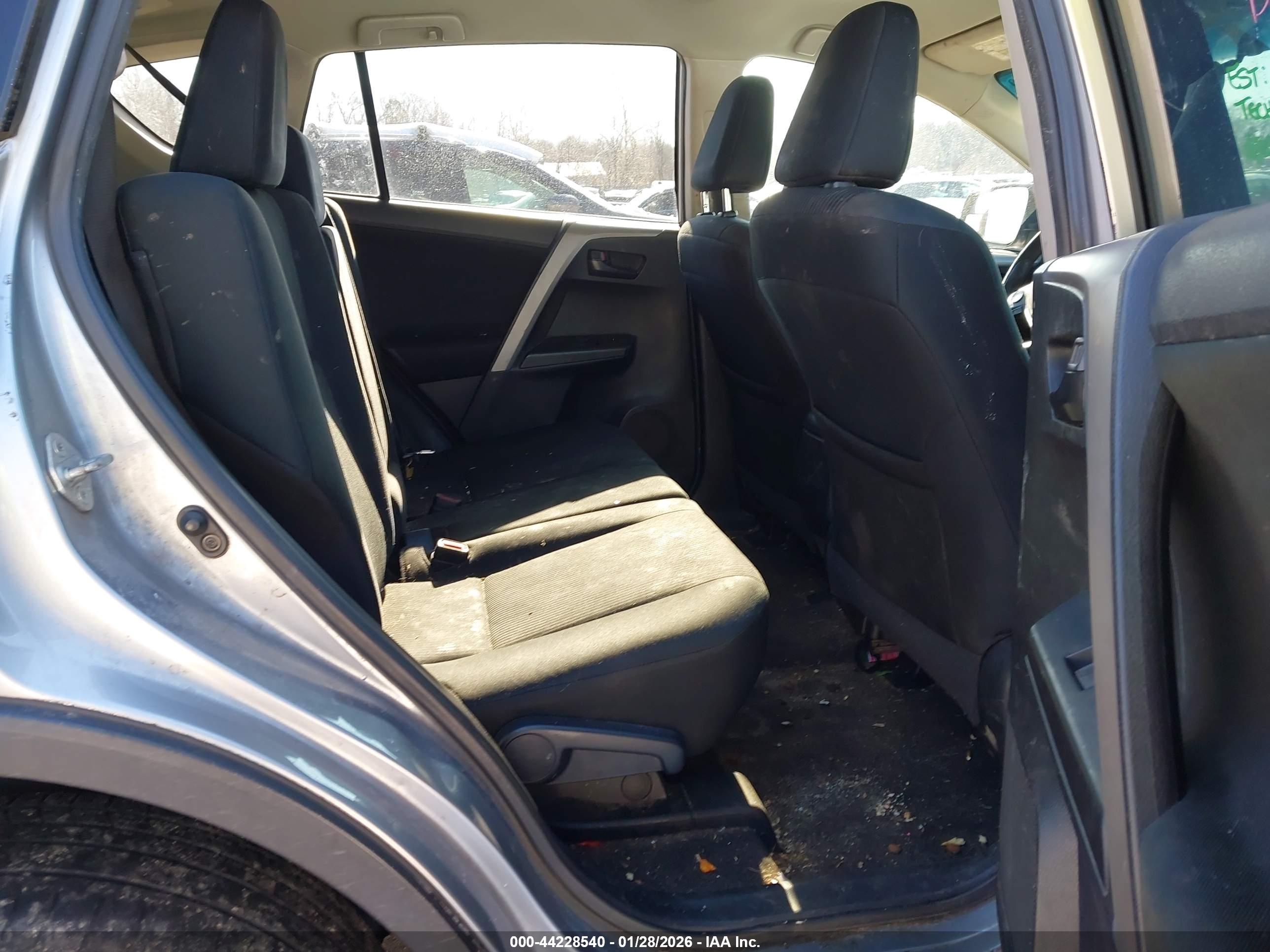 TOYOTA RAV4 image 8