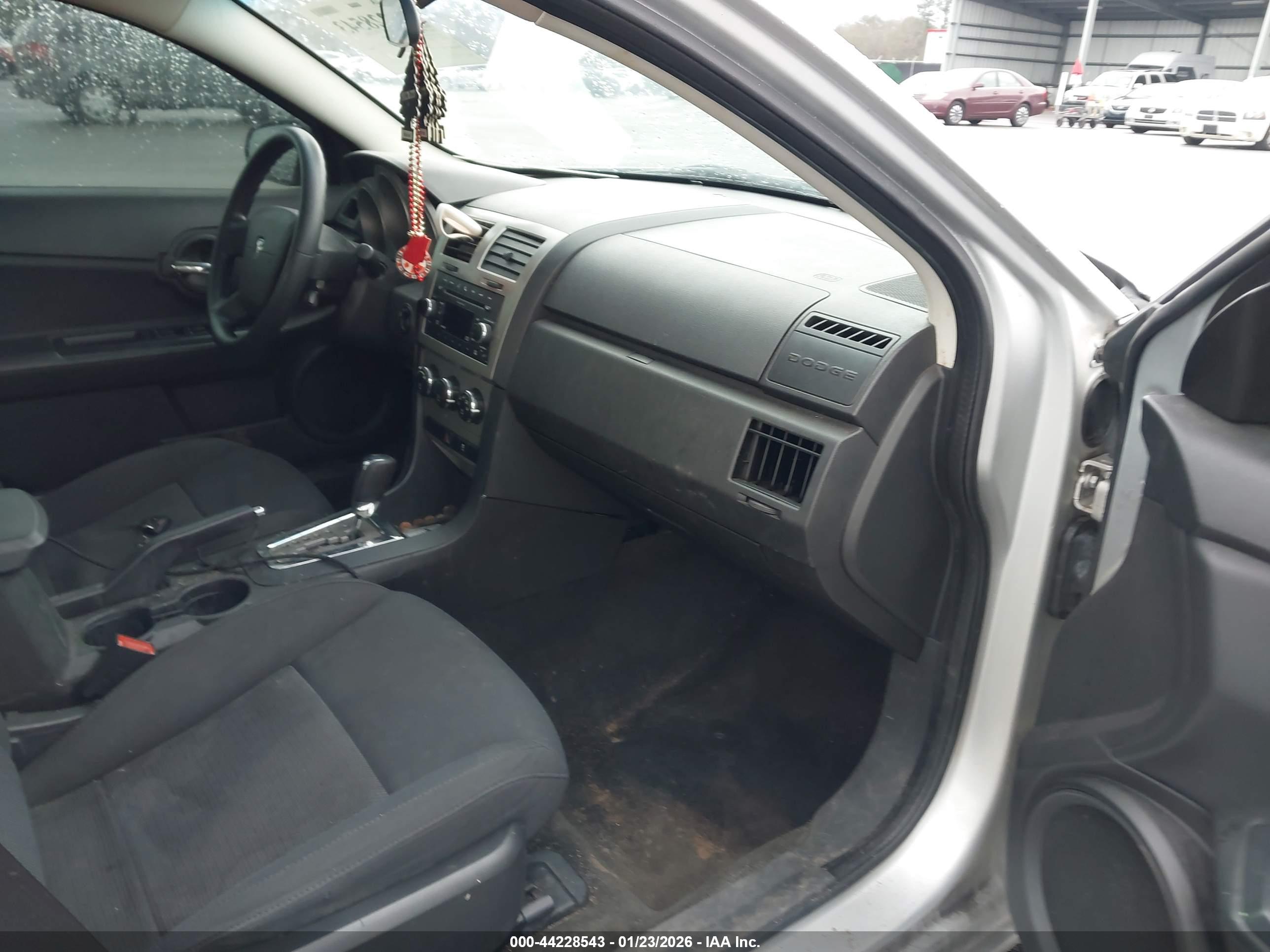 DODGE AVENGER image 5
