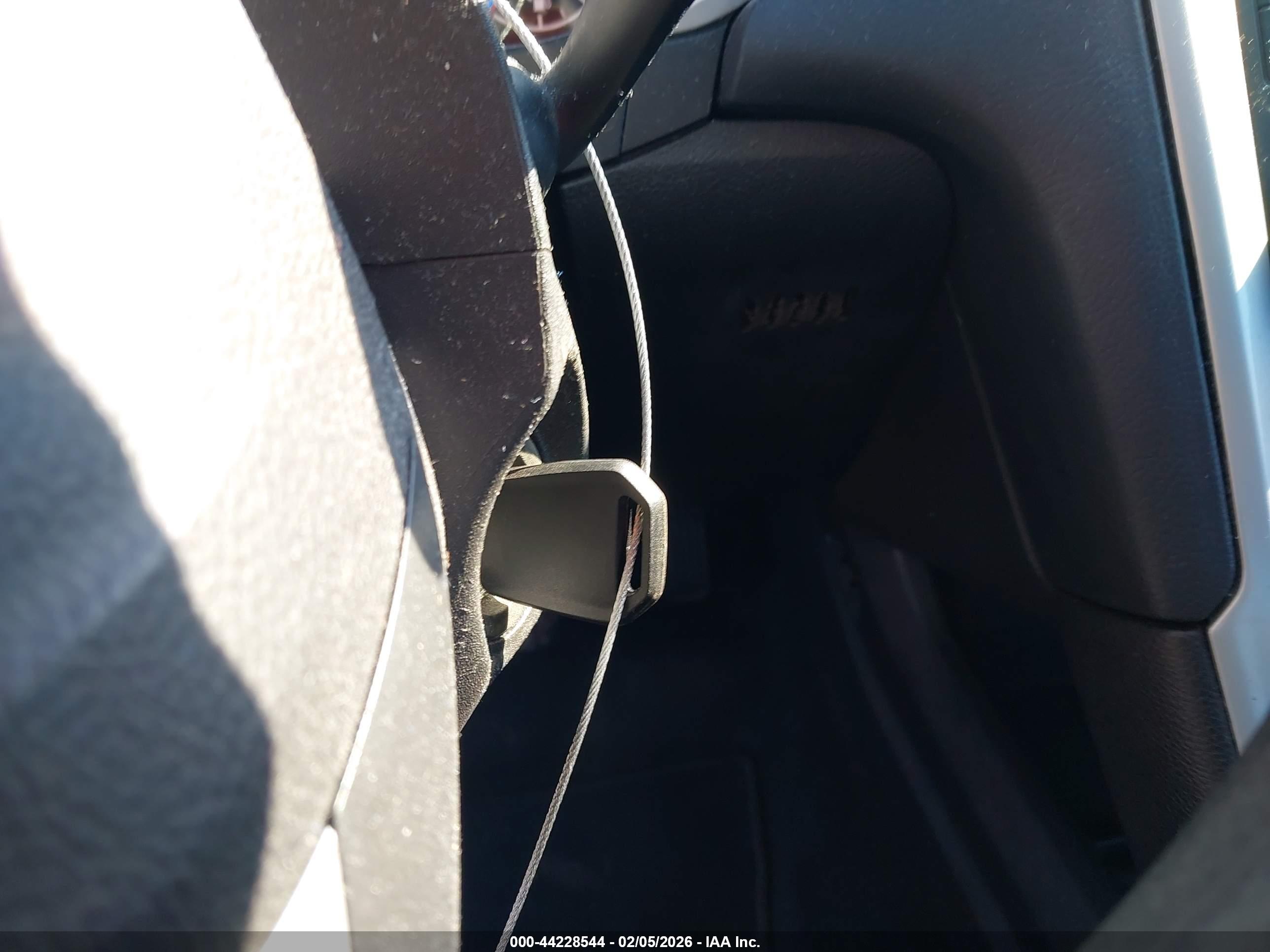 FORD FUSION image 11