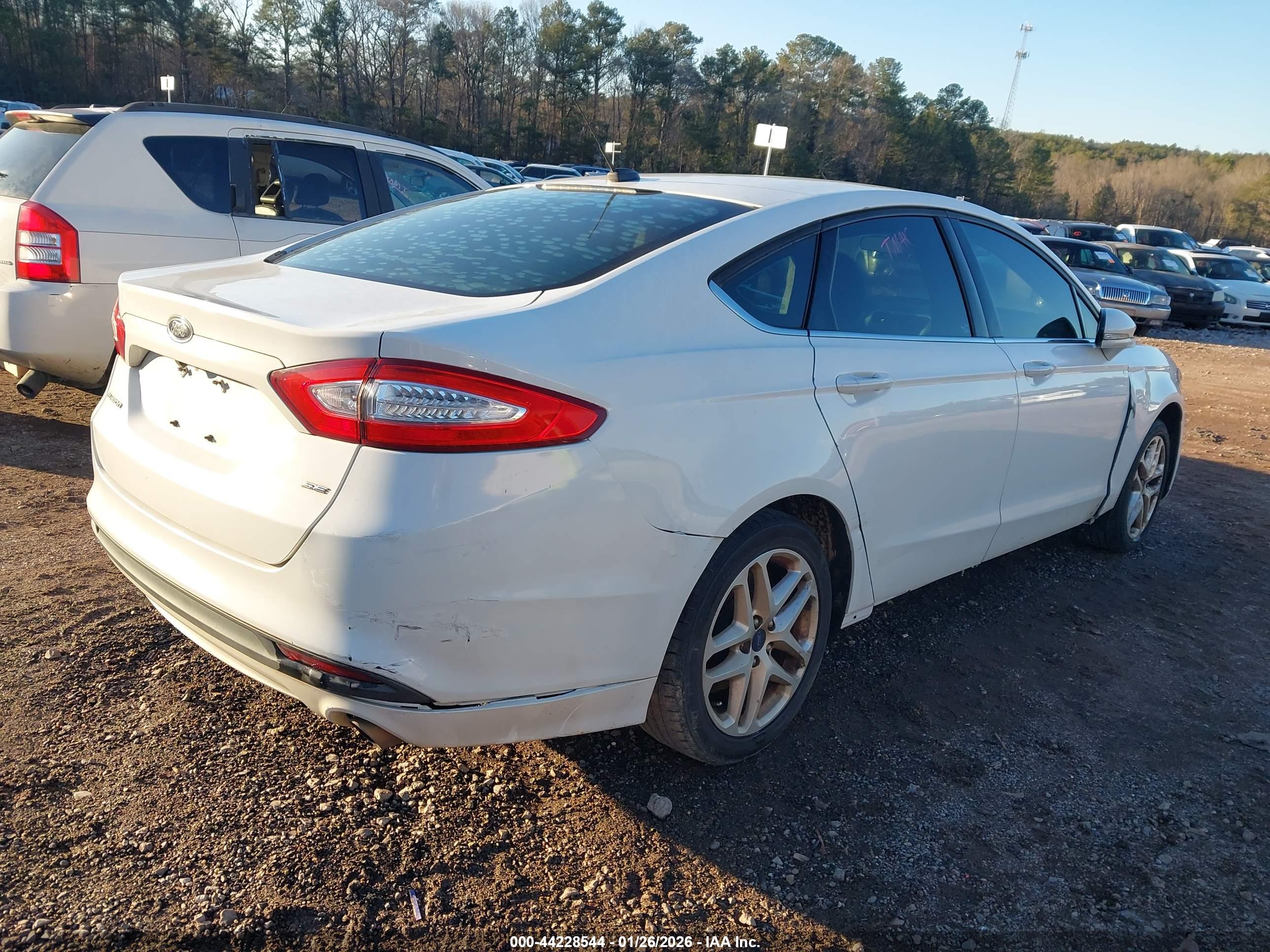 FORD FUSION image 4