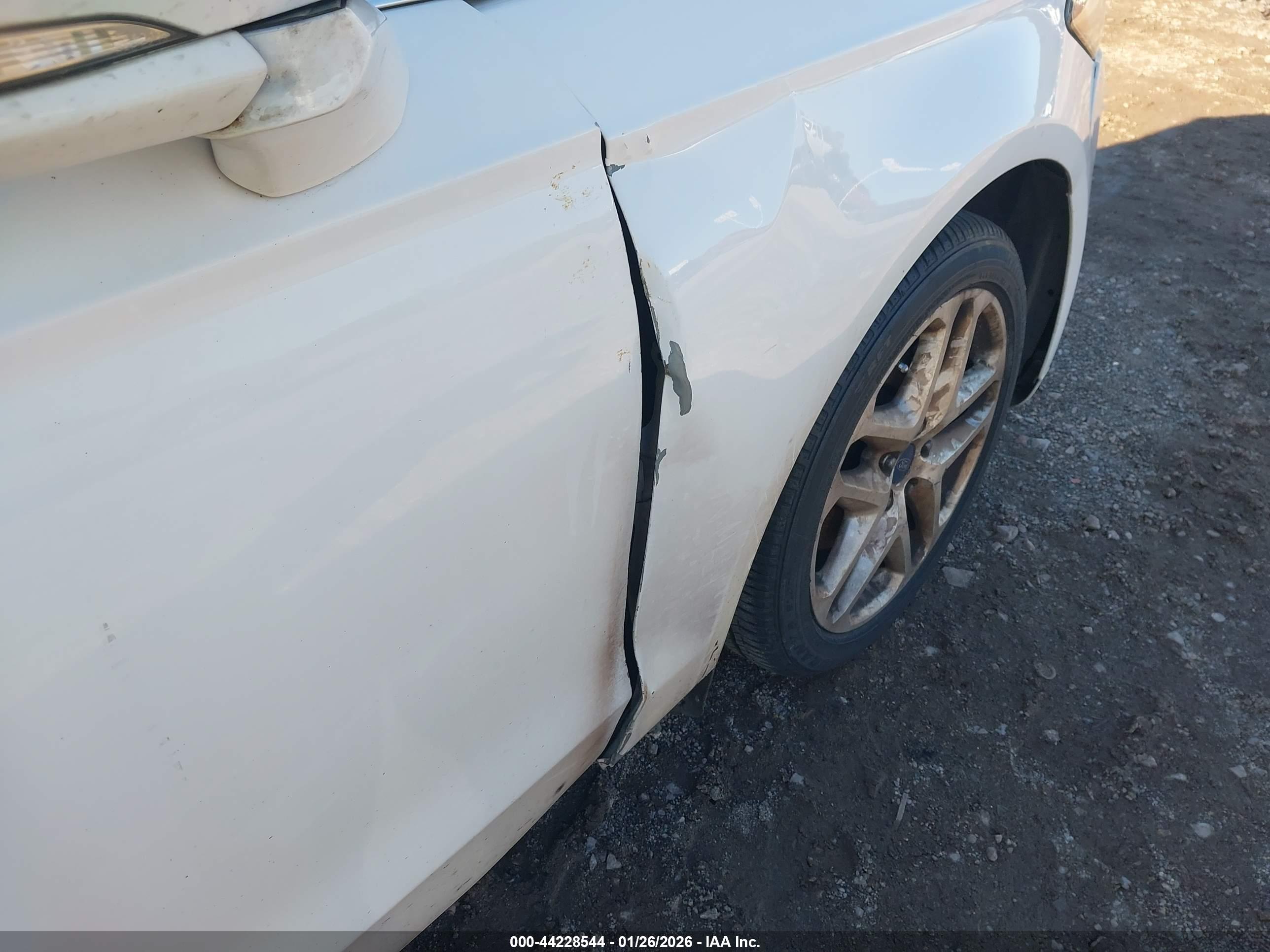 FORD FUSION image 6