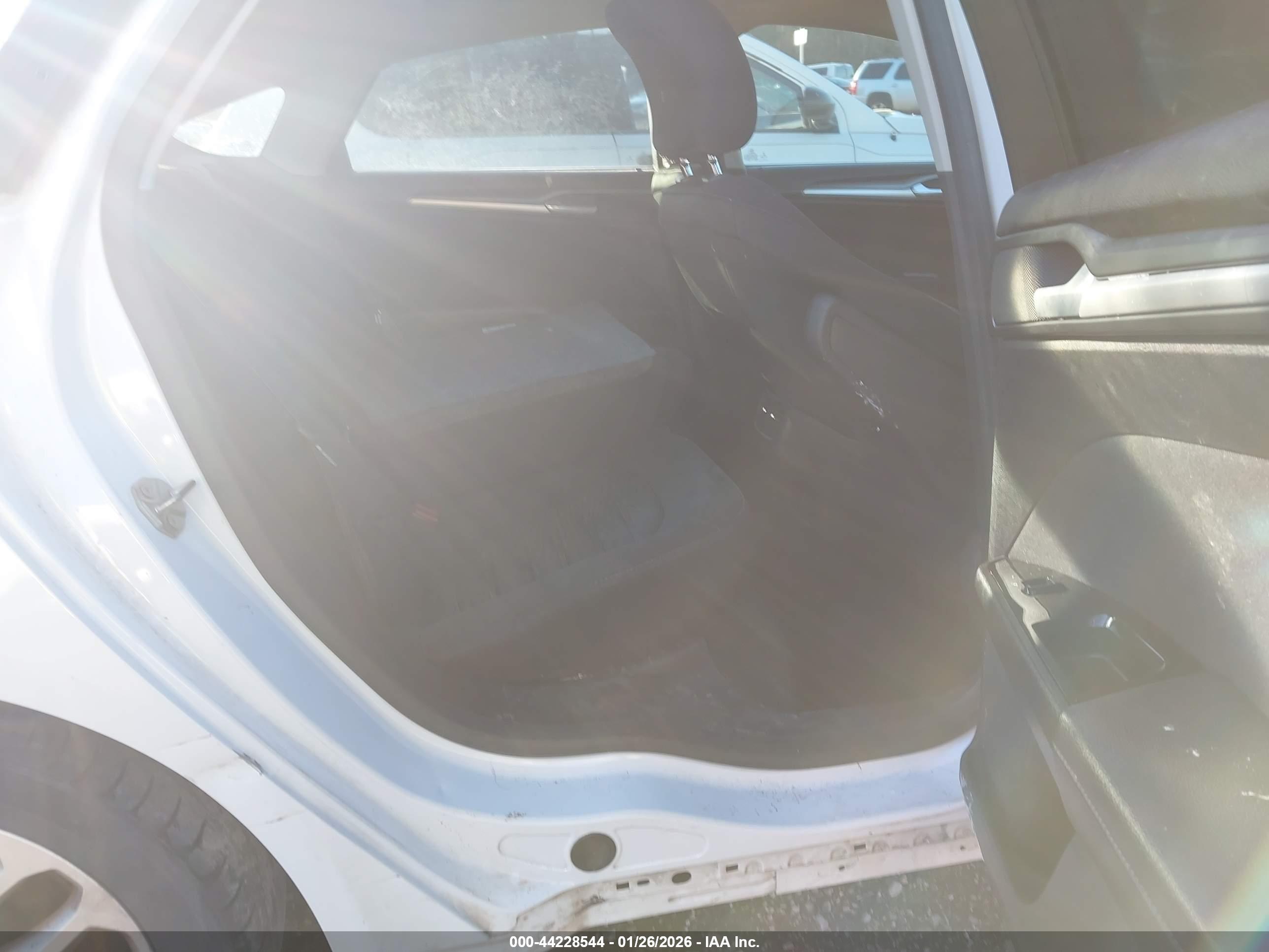 FORD FUSION image 8