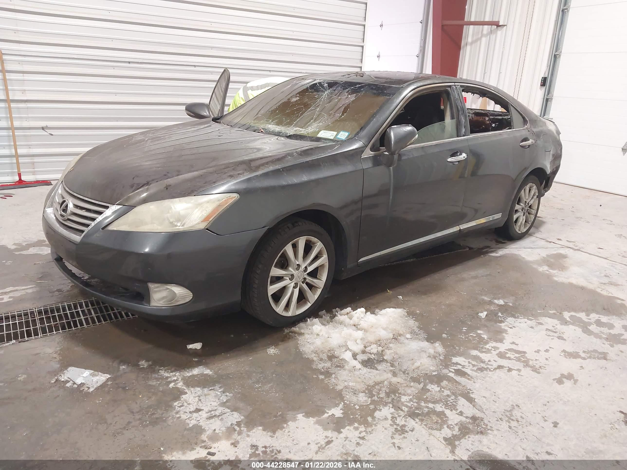 LEXUS ES image 2