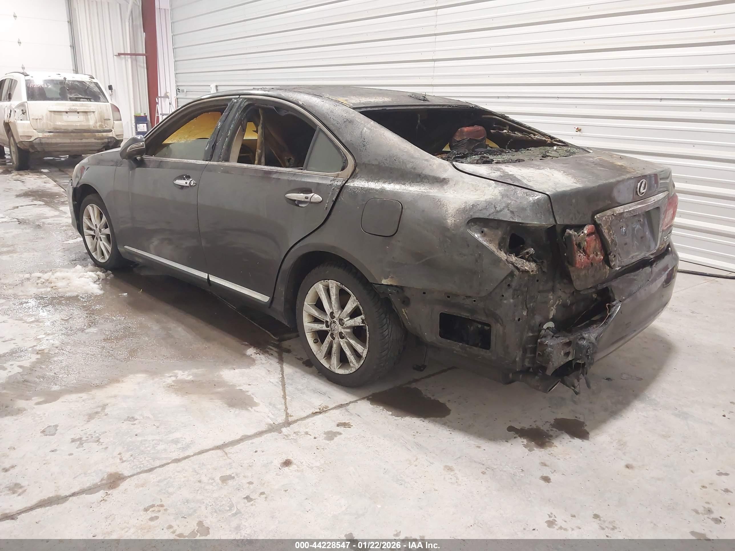 LEXUS ES image 3