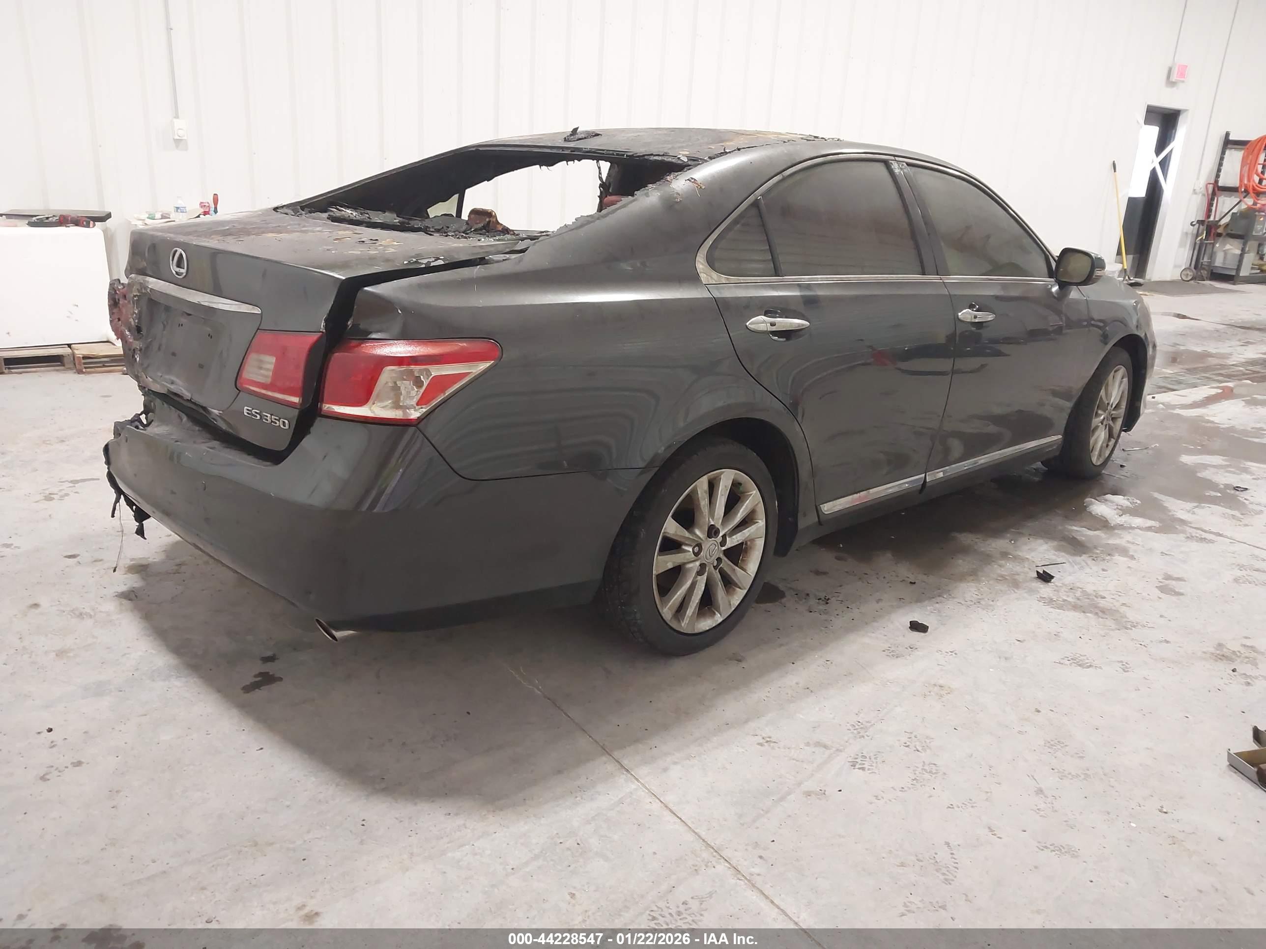 LEXUS ES image 4