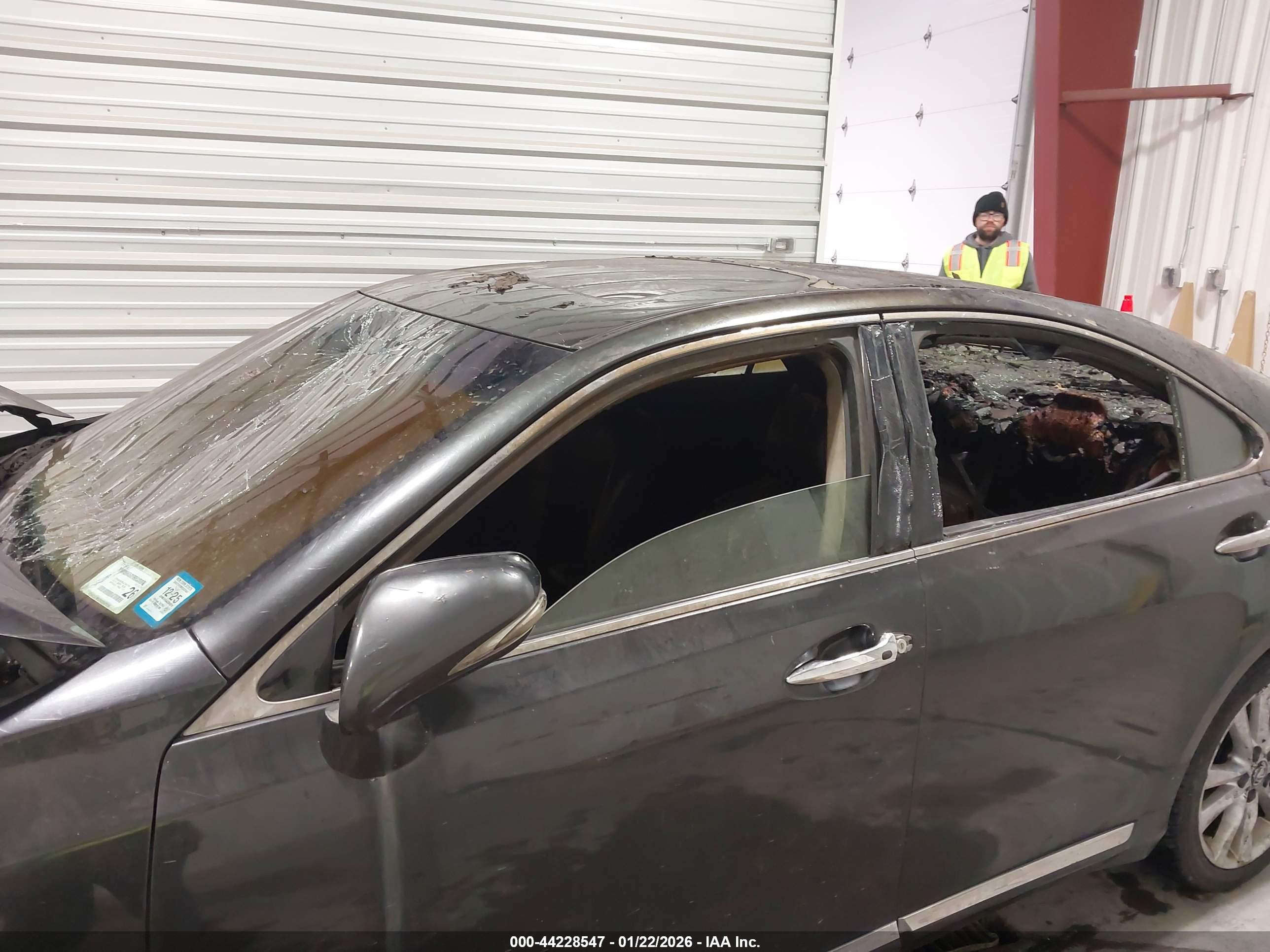 LEXUS ES image 6