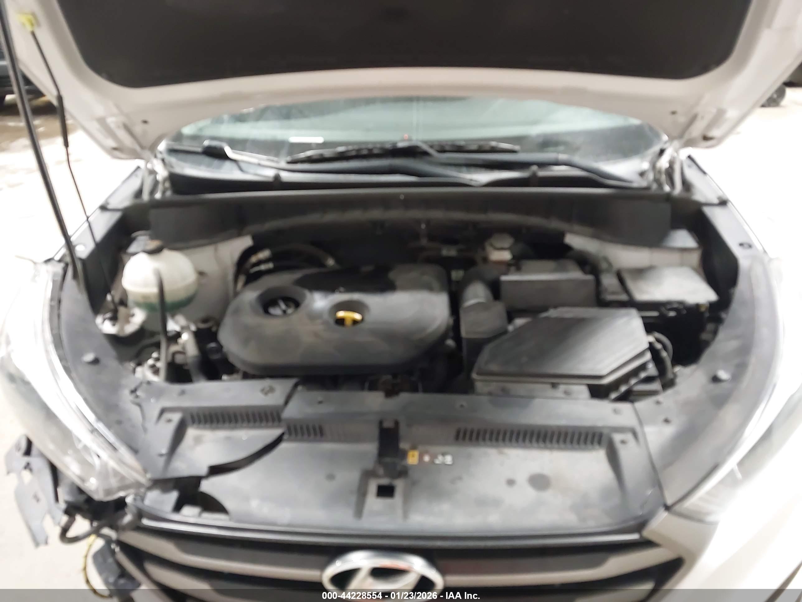 HYUNDAI TUCSON image 10