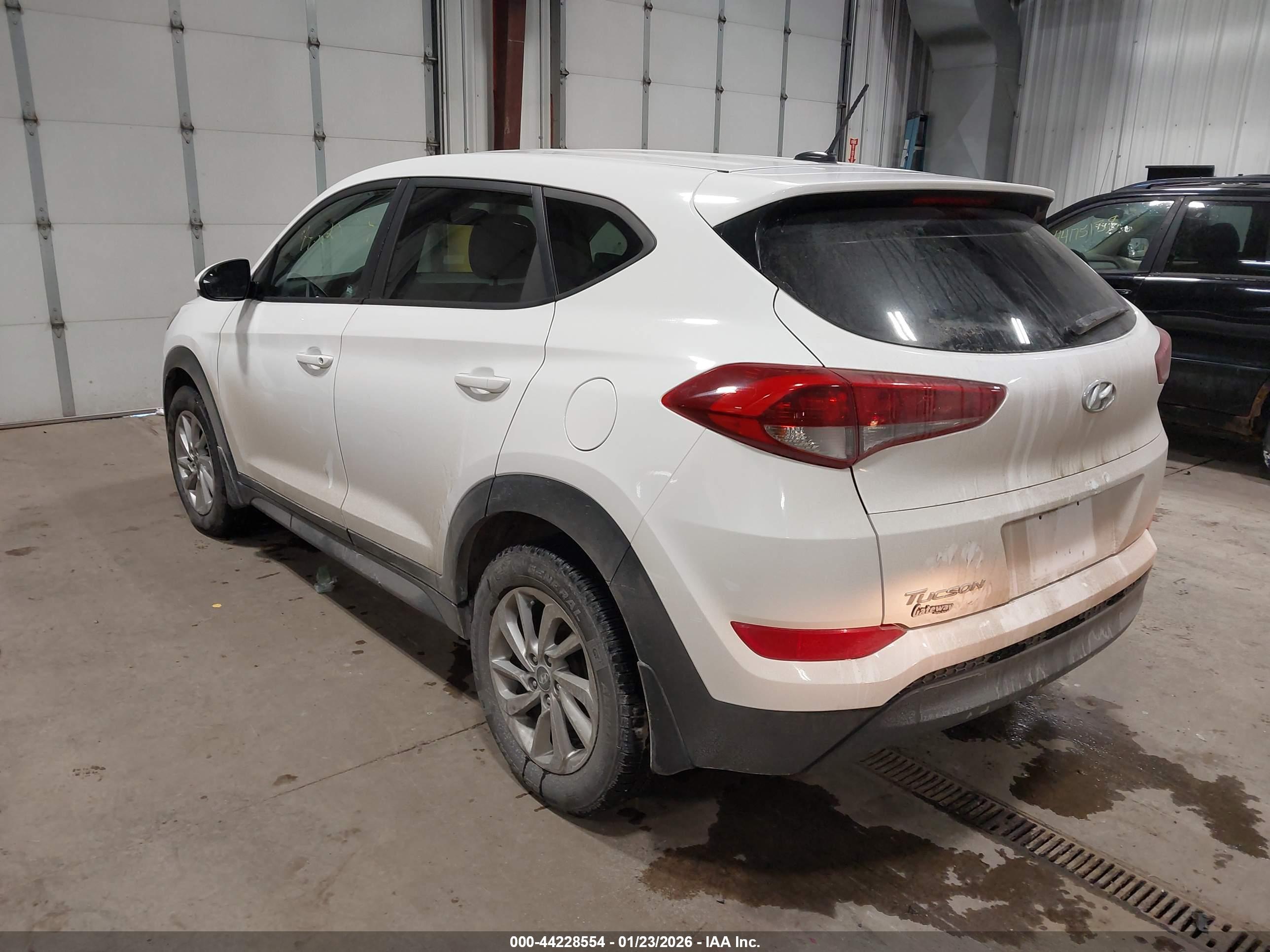 HYUNDAI TUCSON image 3