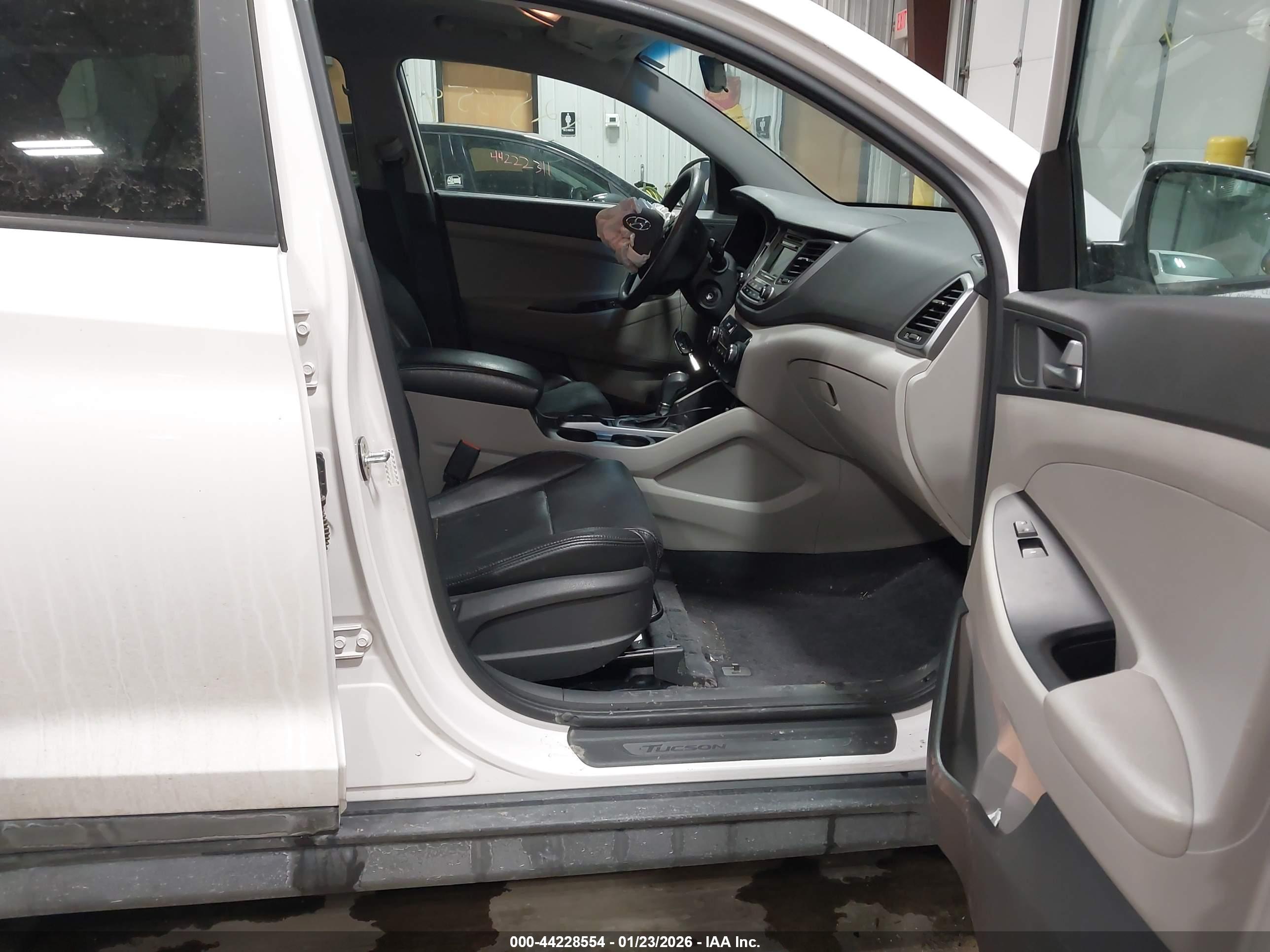 HYUNDAI TUCSON image 5