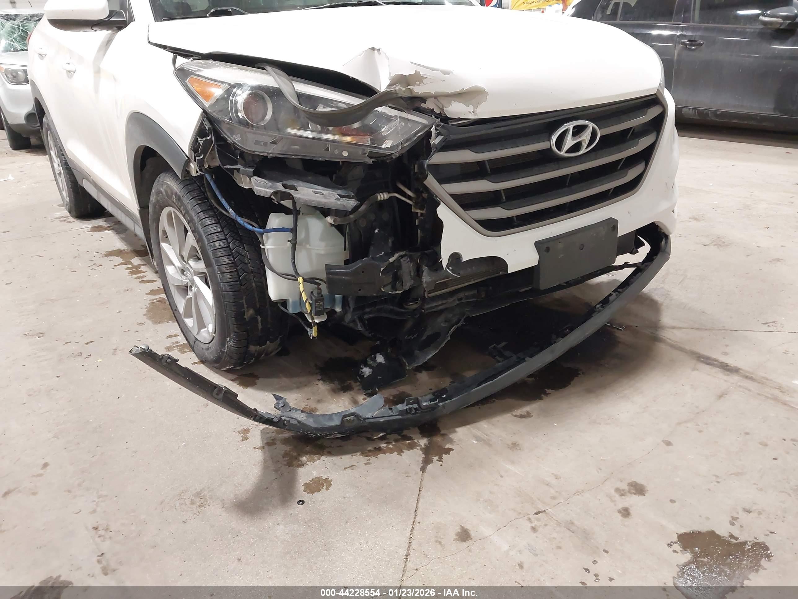 HYUNDAI TUCSON image 6