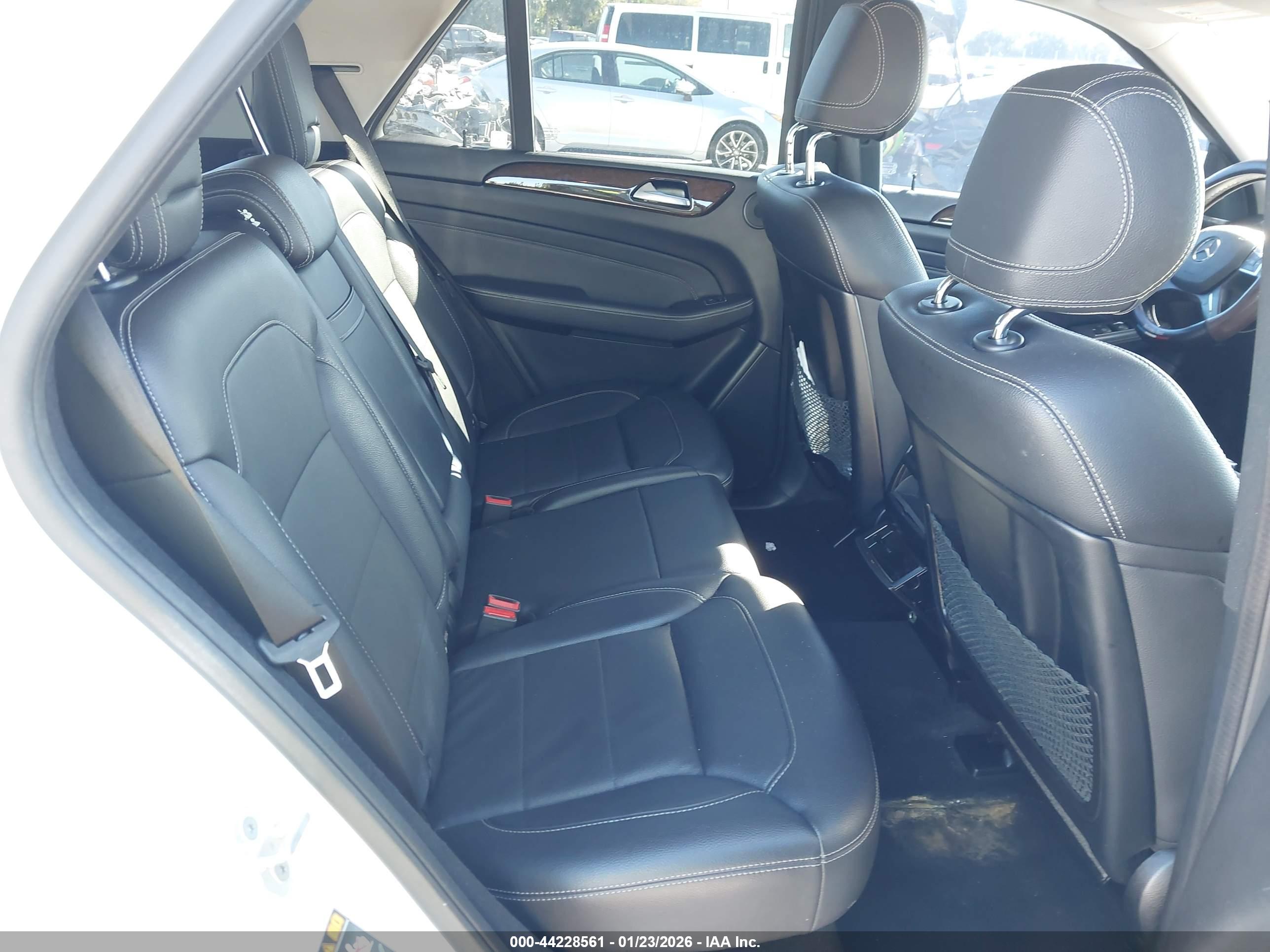 MERCEDES-BENZ ML image 8