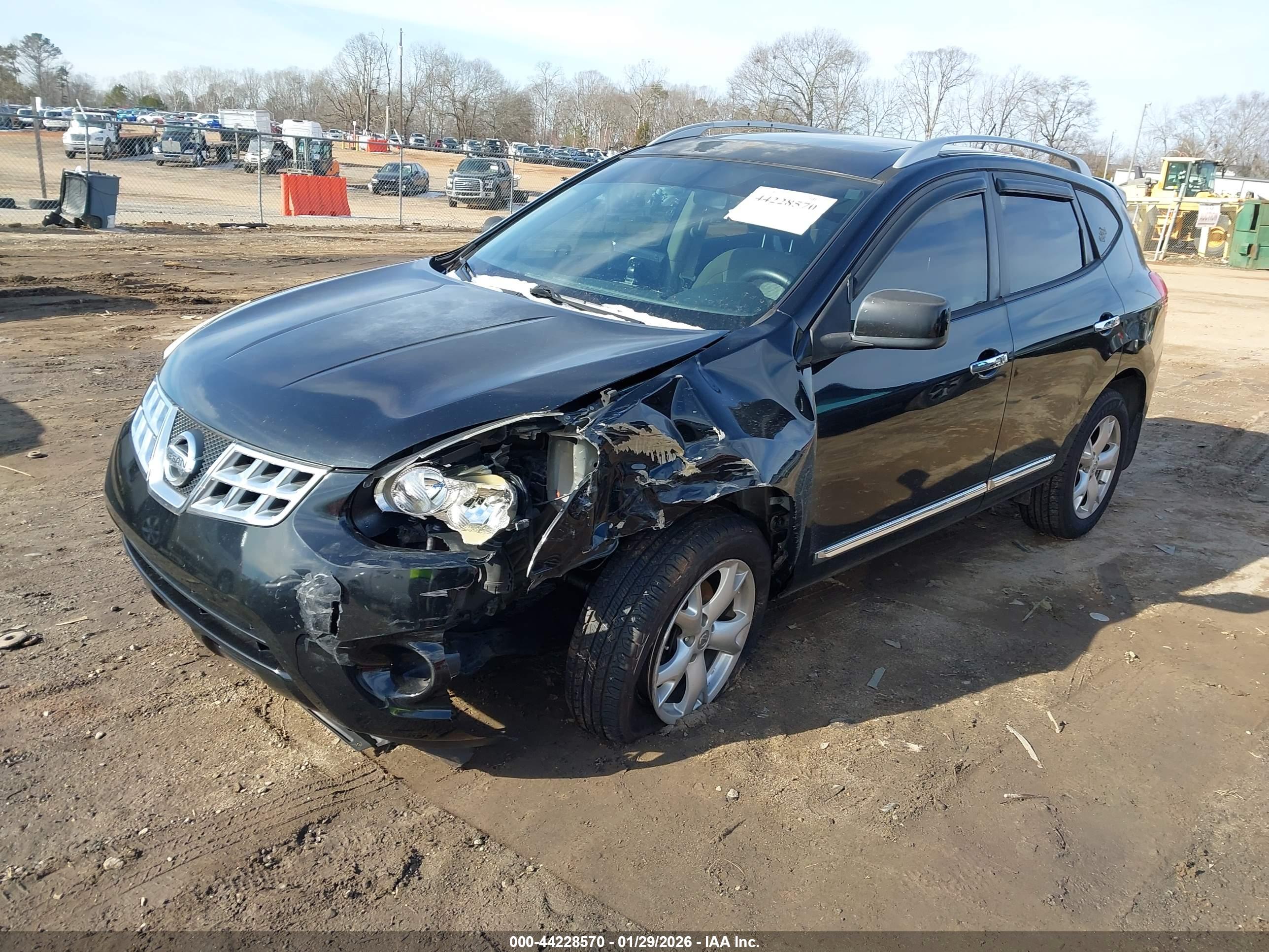 NISSAN ROGUE image 2