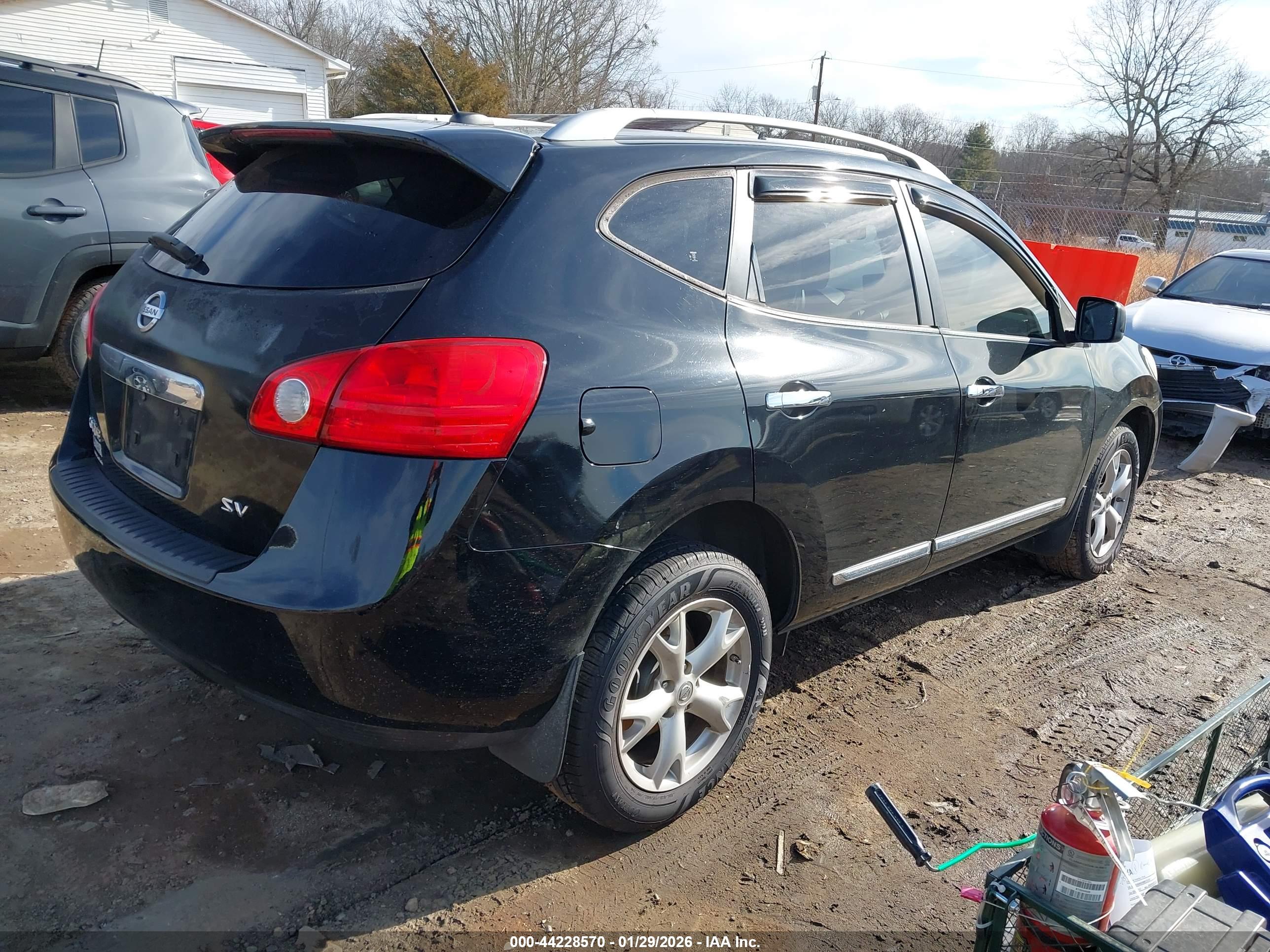 NISSAN ROGUE image 4