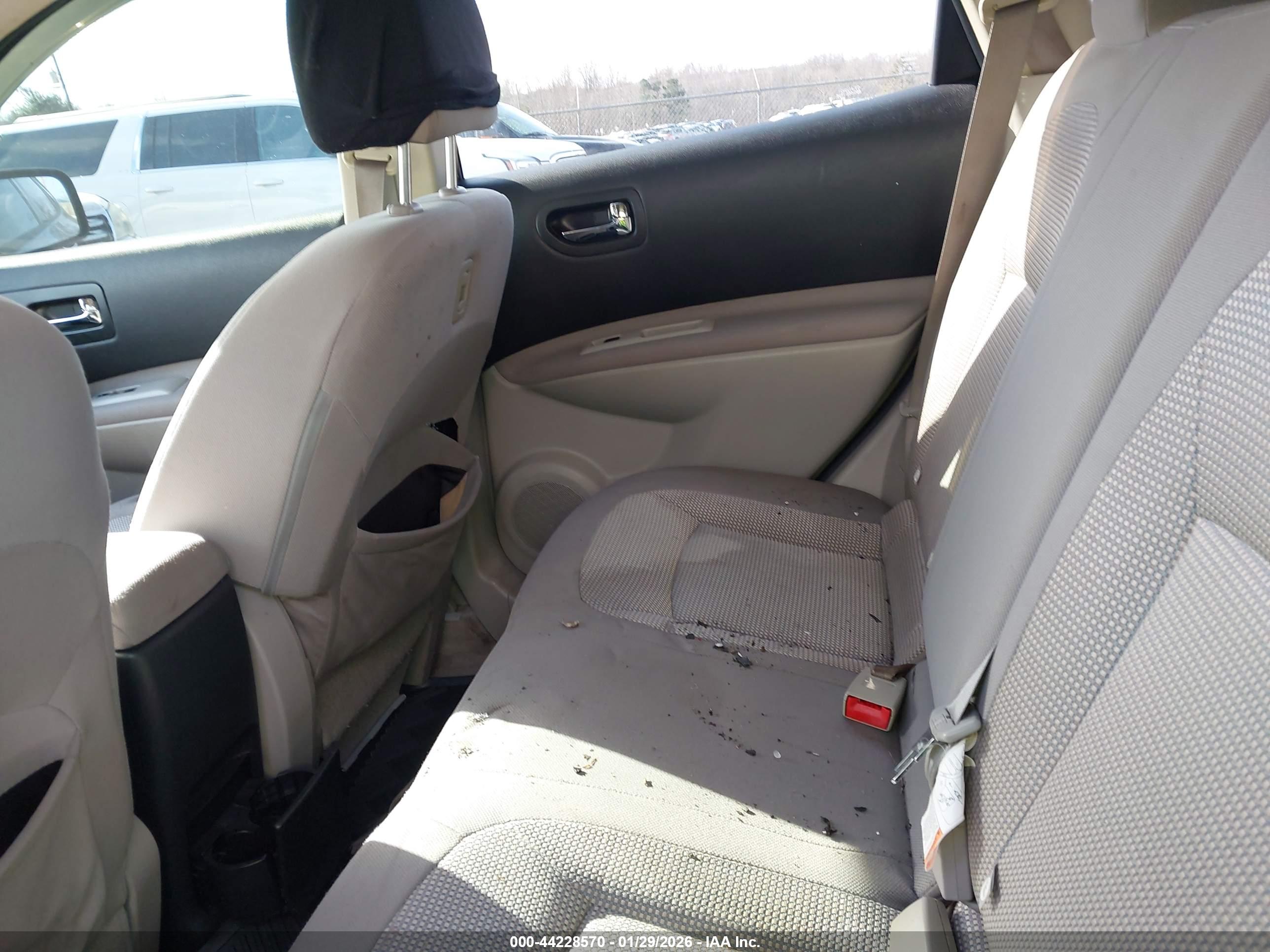 NISSAN ROGUE image 8