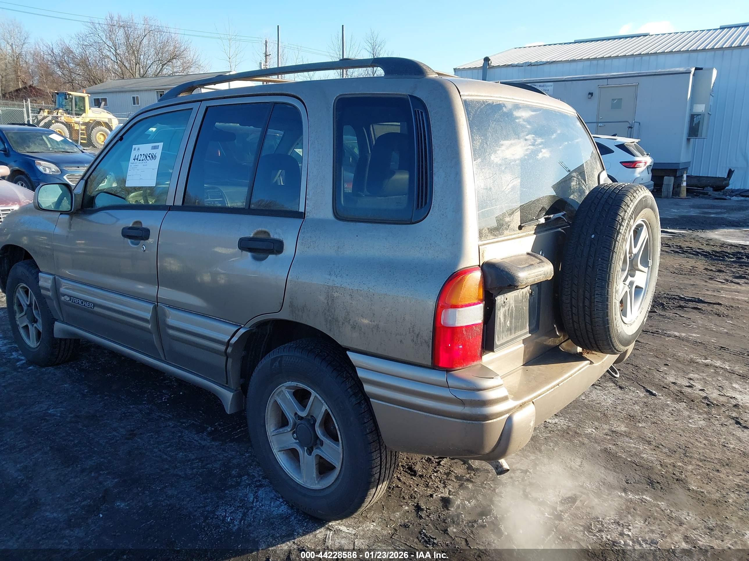 CHEVROLET TRACKER image 3
