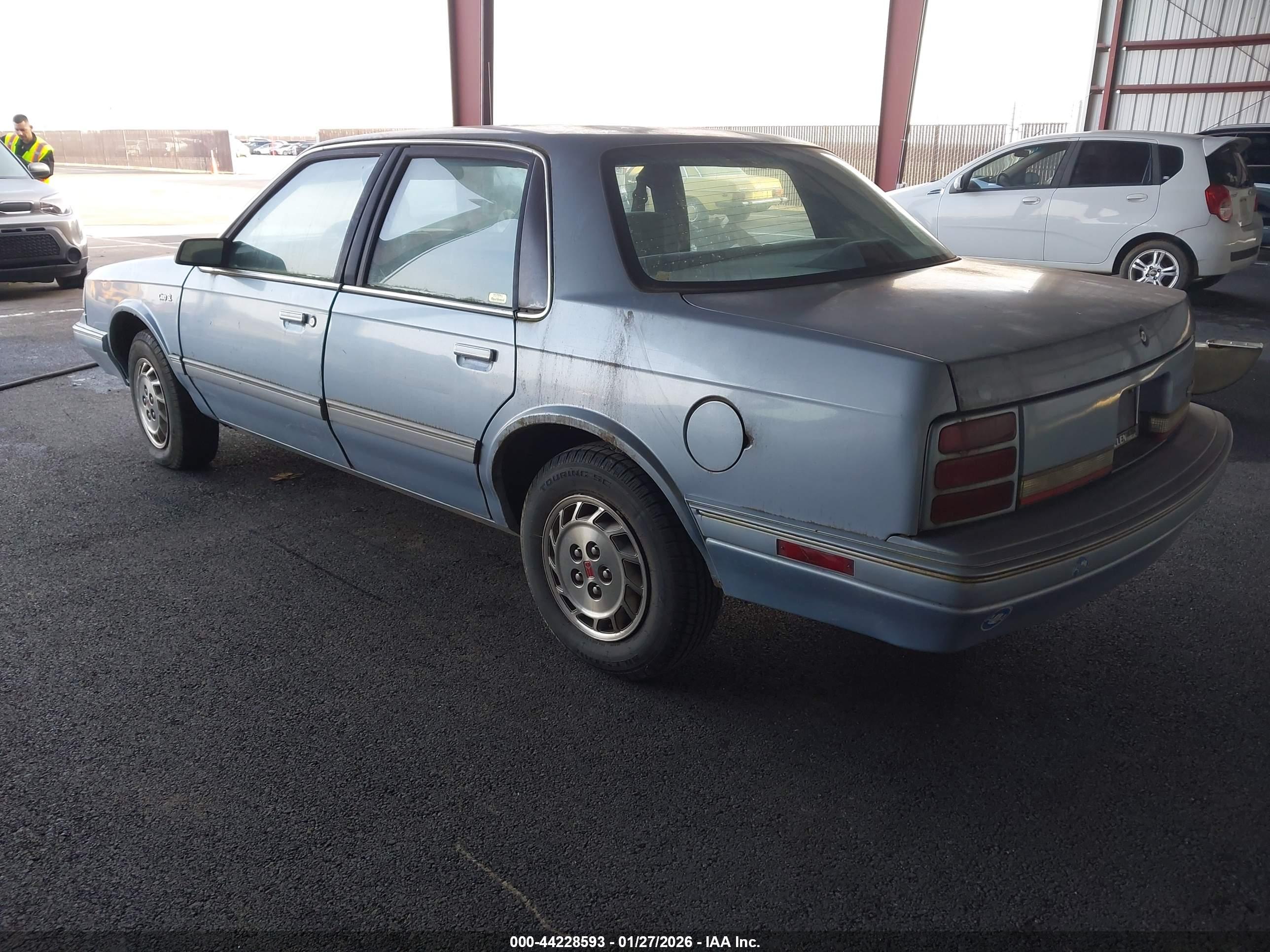 OLDSMOBILE CIERA image 3