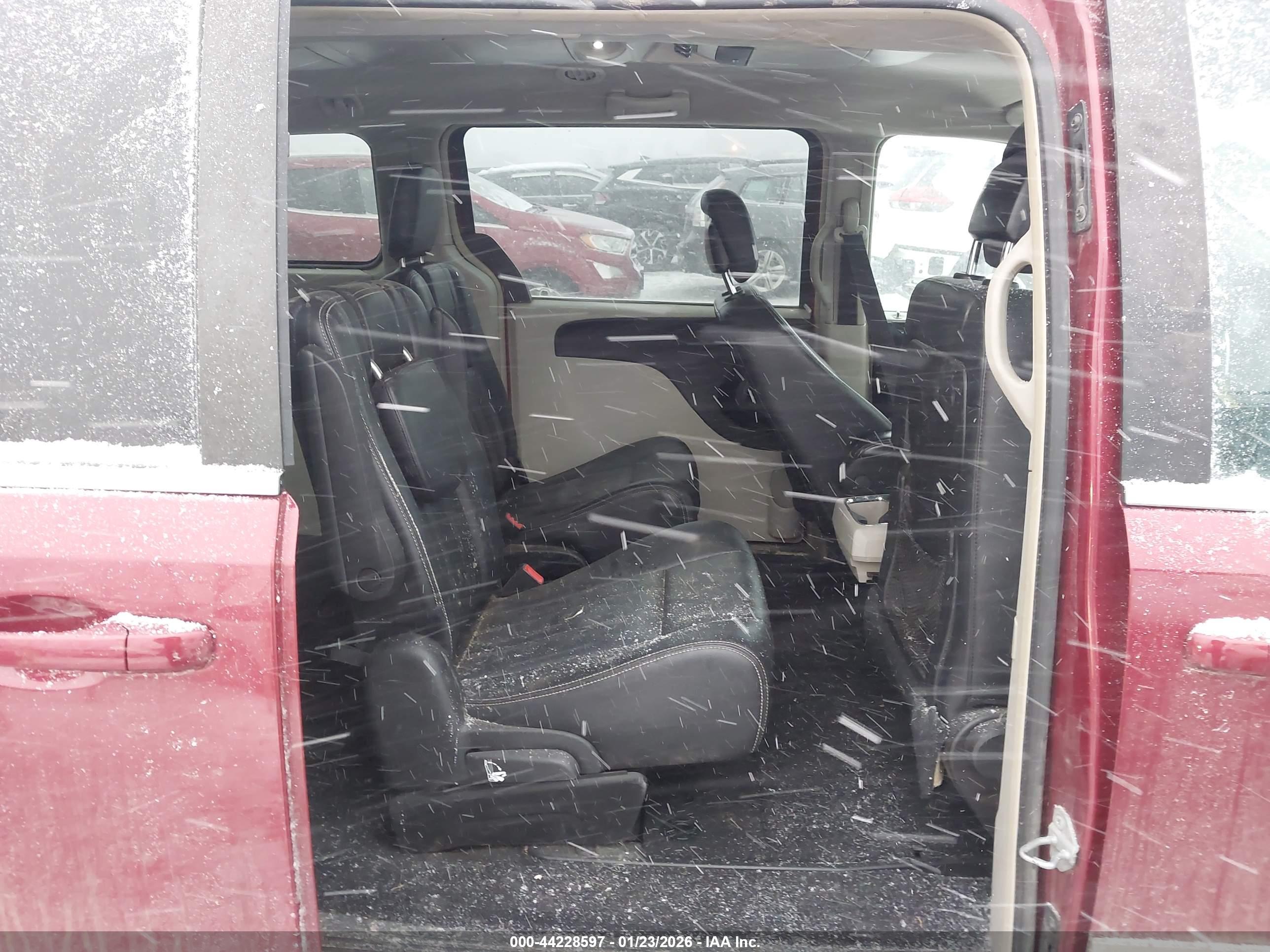 CHRYSLER TOWN image 8