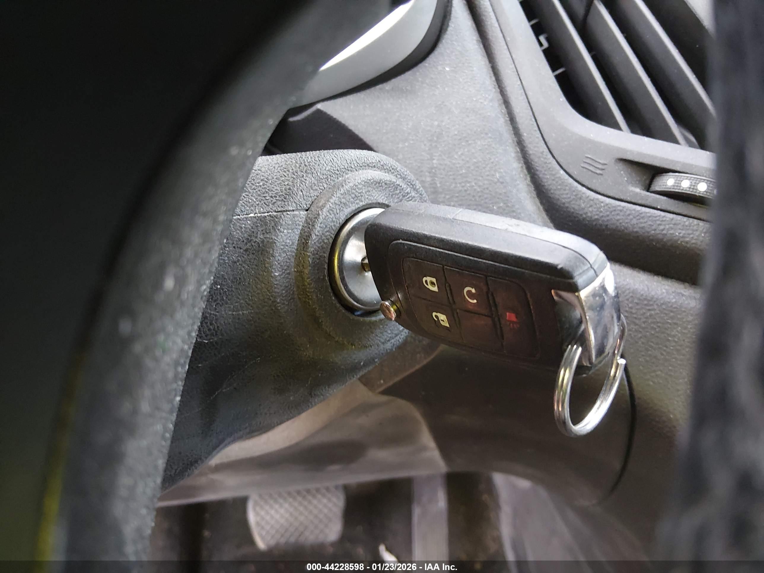 CHEVROLET EQUINOX image 11