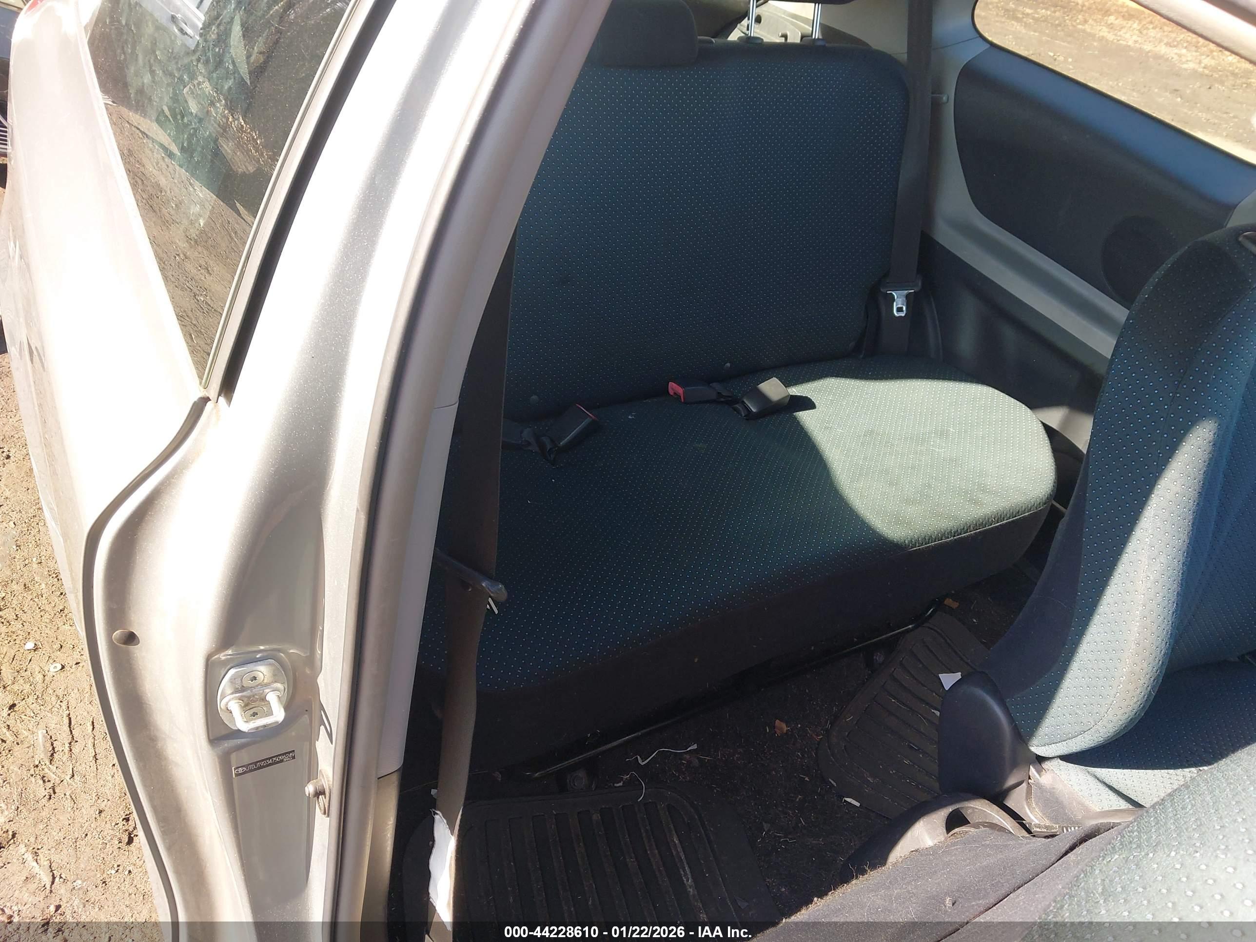 TOYOTA YARIS image 8